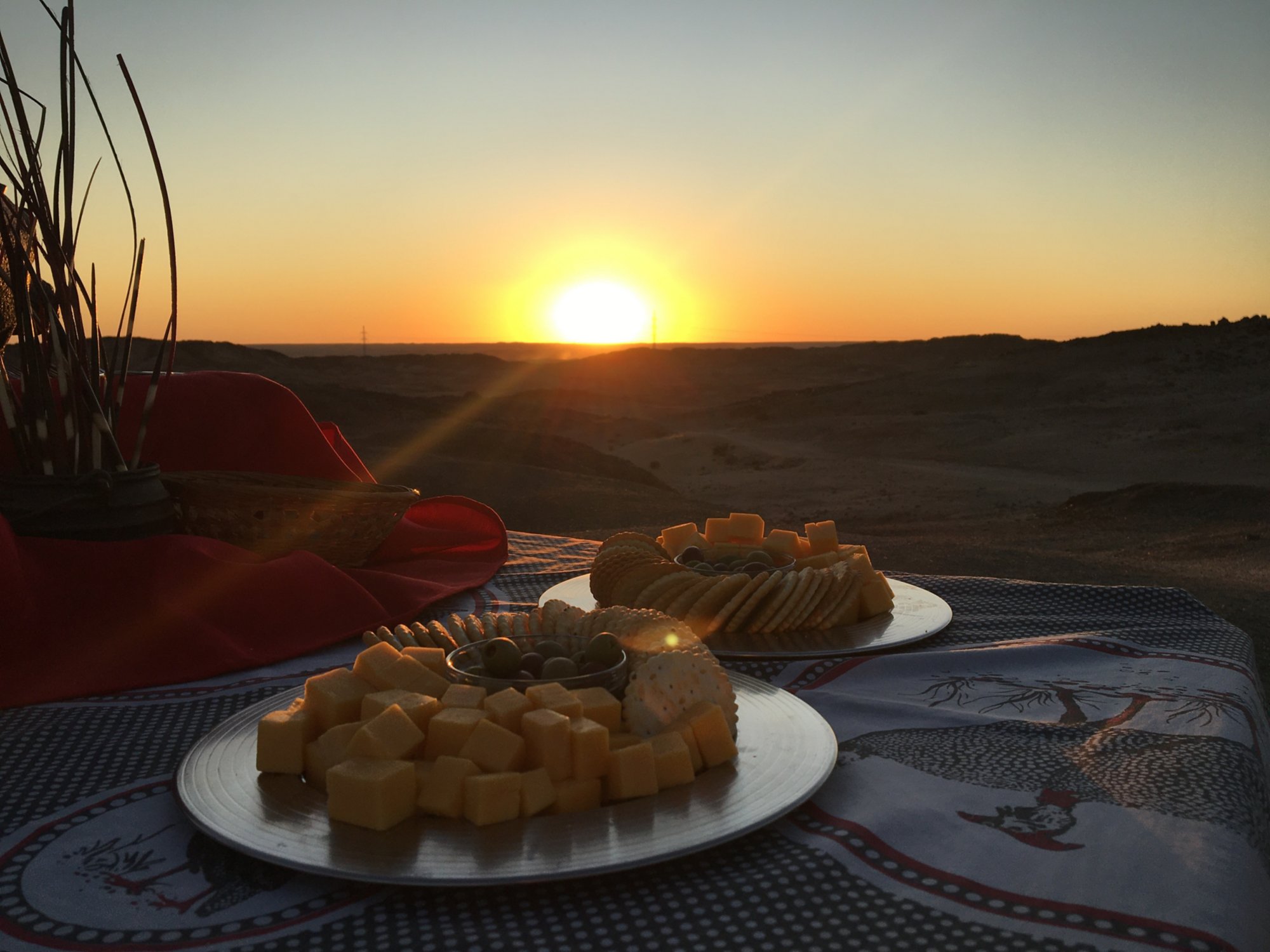 Sonnenuntergang im Mondtal der Namib-Wüste mit Marimba Musik