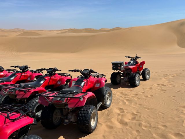 Abenteuerliche Fahrt mit dem Quad durch Namibias Wüste