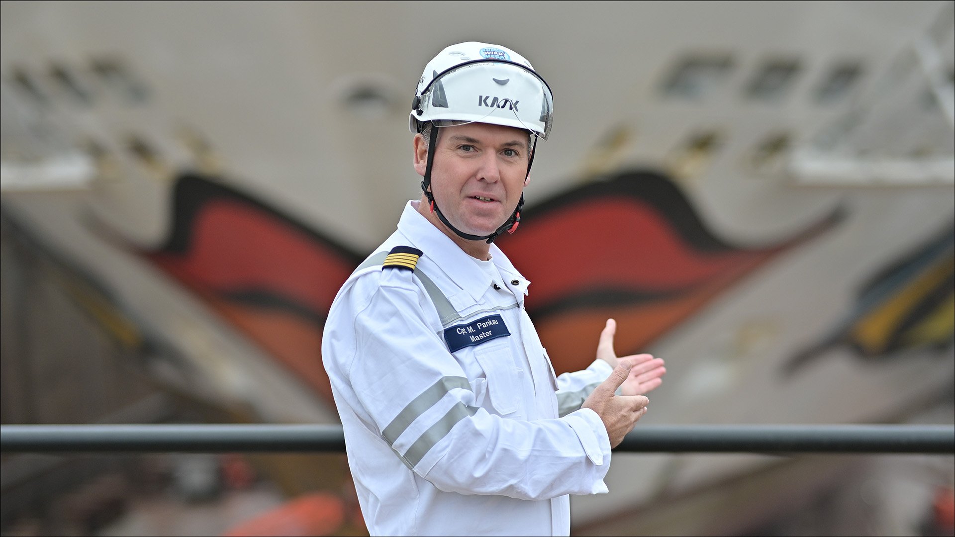 Kapitän Pankau im Trockendock in Marseille und AIDAbella im Hintergrund