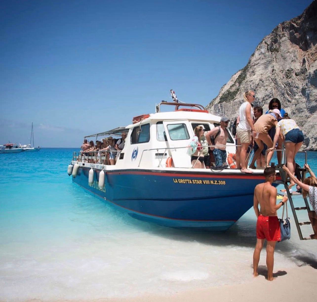 ZTH04_AktipisBoat-LaGrotta_001.jpg