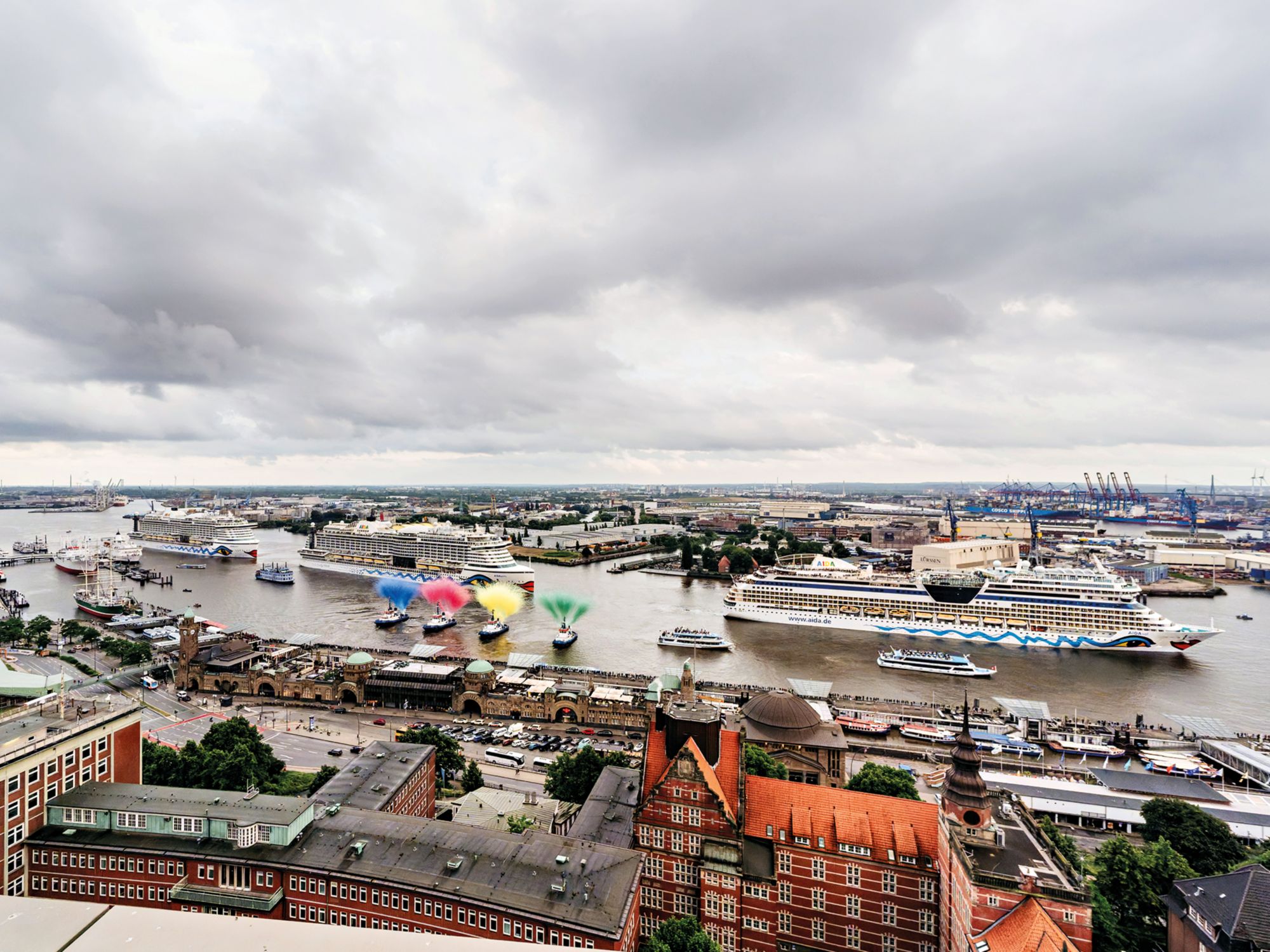AIDAprima in Hamburg