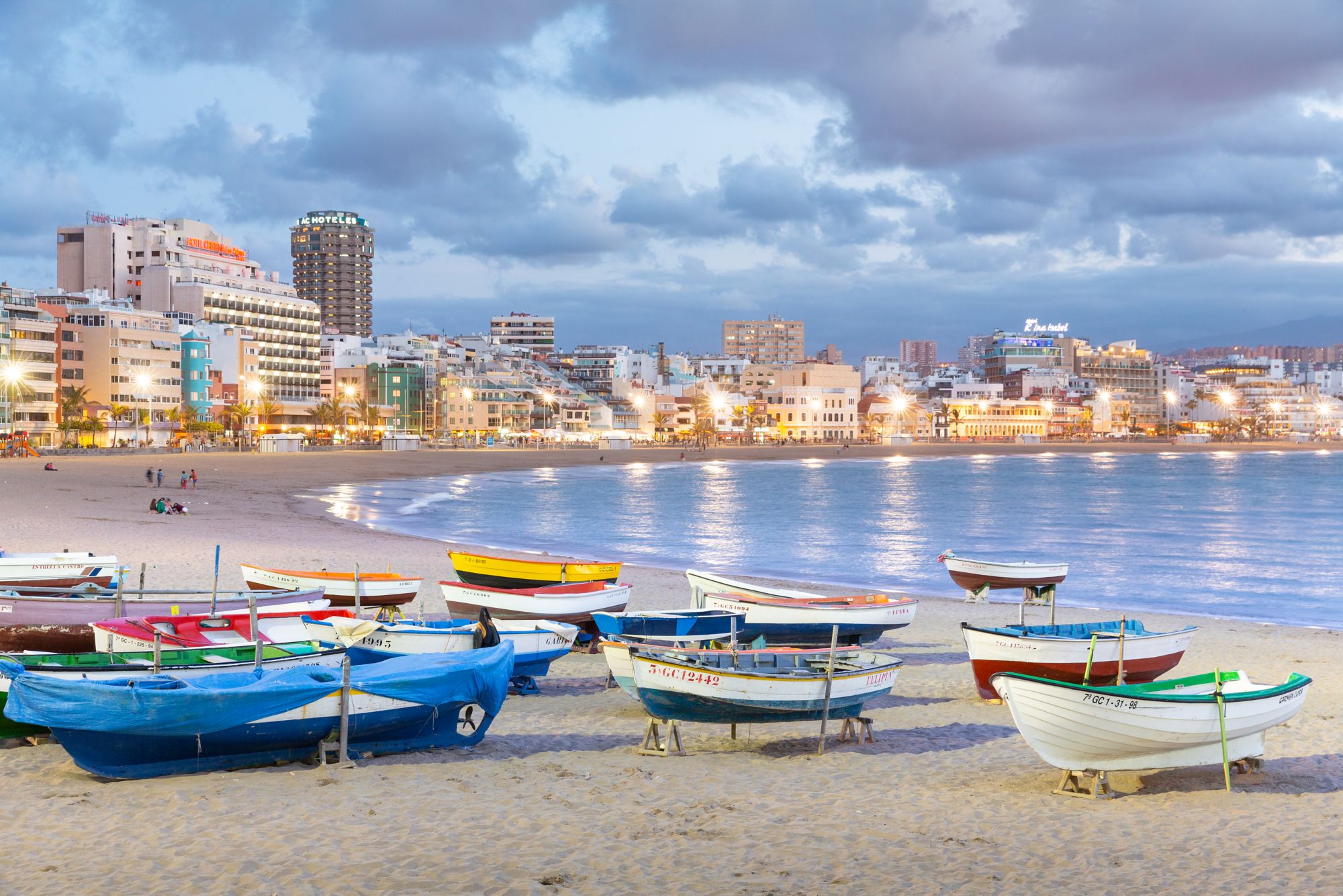 Strand von Las Palmas bei Abenddämmerung auf Gran Canaria