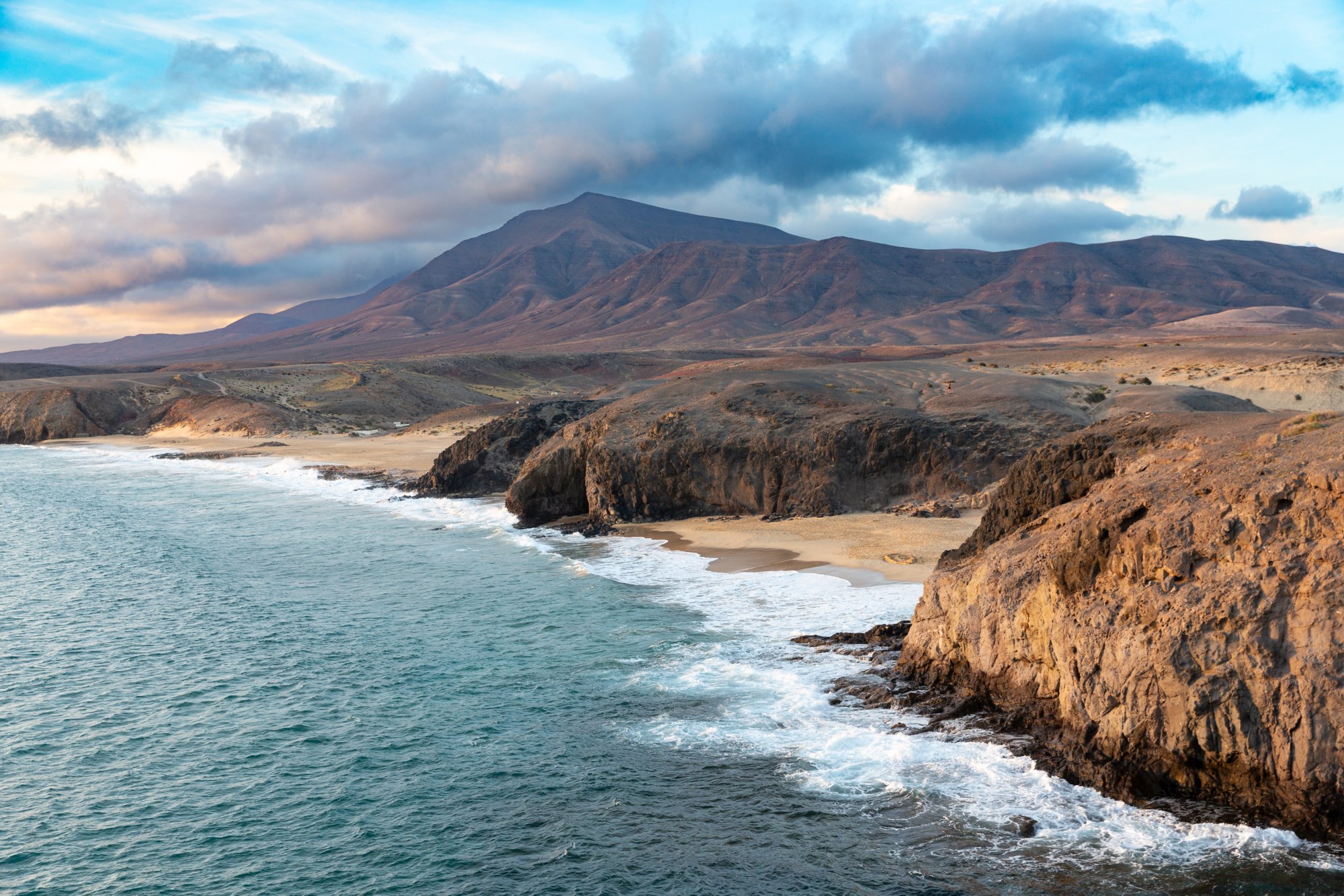 Erleben Sie die einzigartige Vulkanlandschaft im Timanfaya Nationalpark auf Lanzarote.