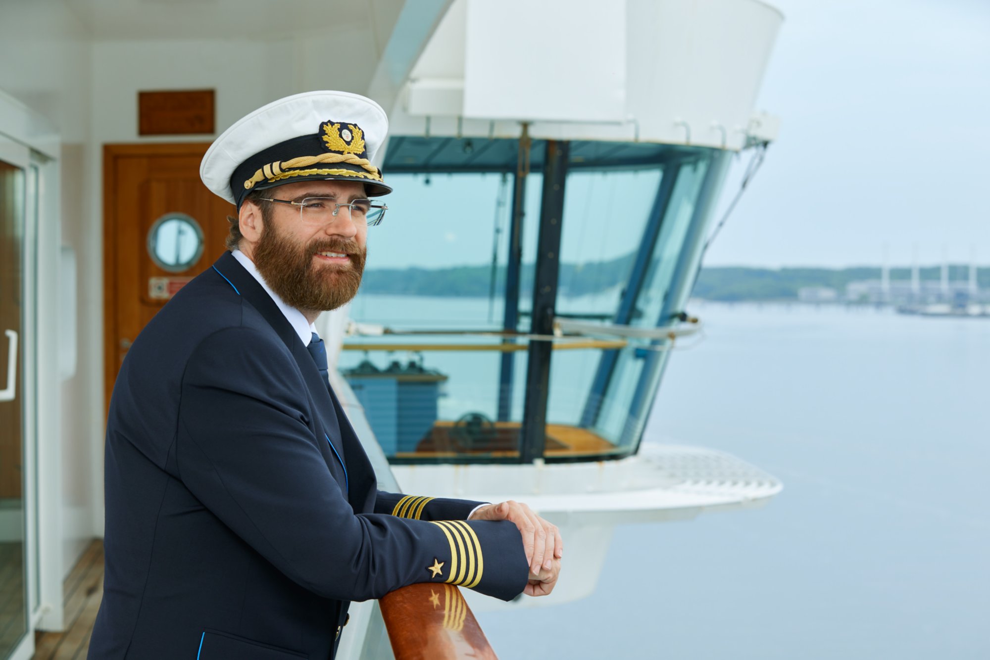 Kann man das Schiff nur von der Brücke steuern?