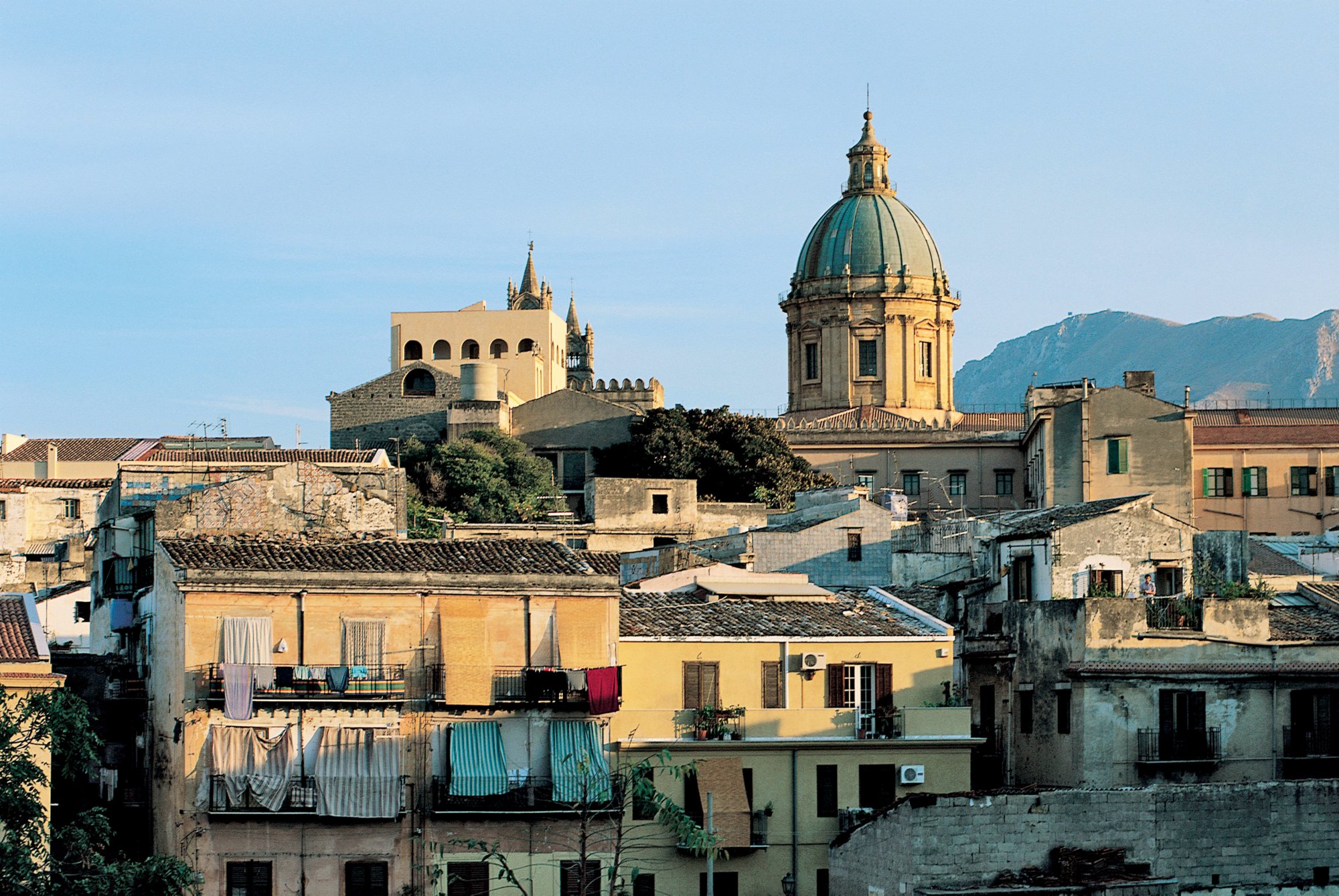 alte Häuser in Palermo auf Sizilien