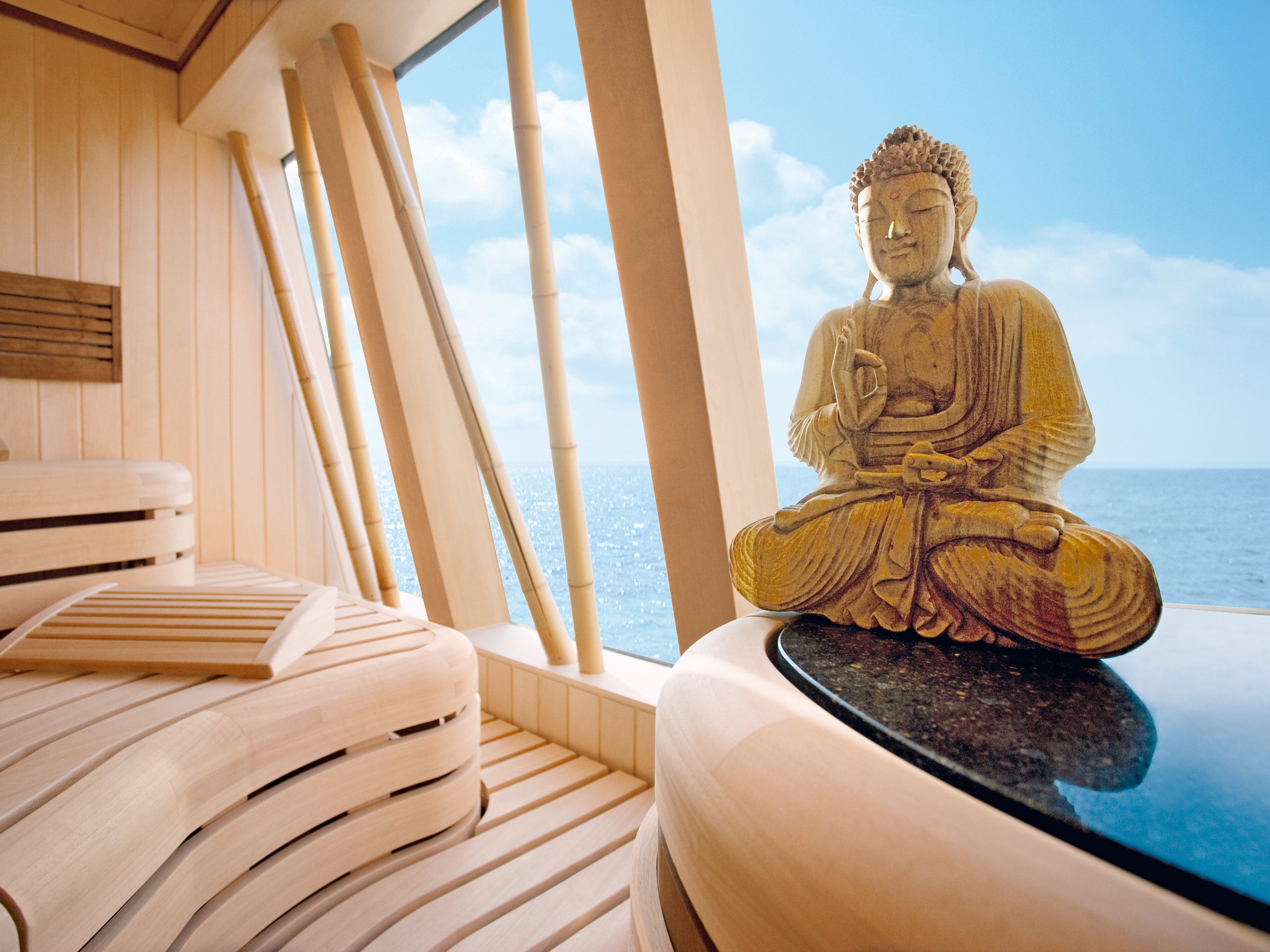 Interieur der Biosauna mit Buddha-Statue