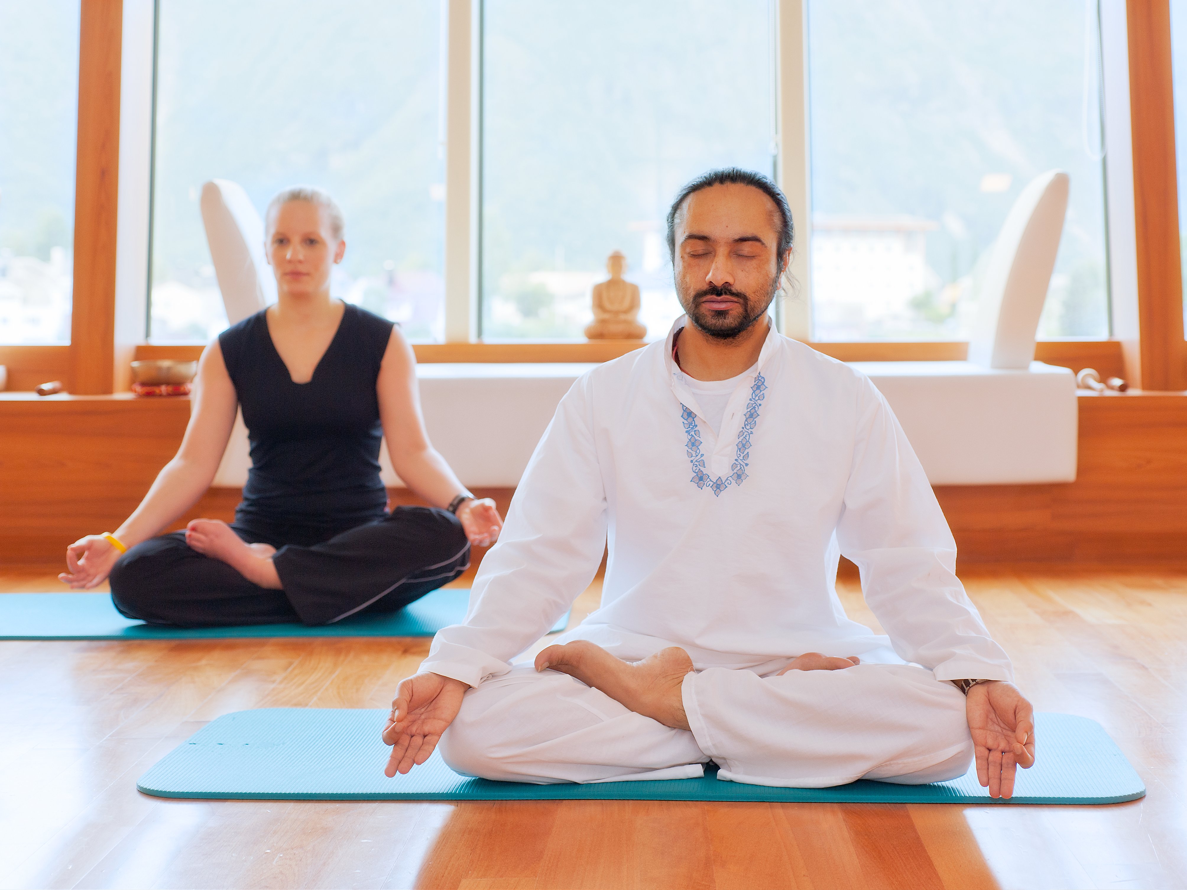 Europa, Zen Lounge, Yogameister Gurmeet Singh Jassal, Yoga, Yogauebungen, Kreuzfahrt mit Aida Luna von Hamburg nach Trondheim, Kreuzfahrtschiff, Clubschiff, 8/2012