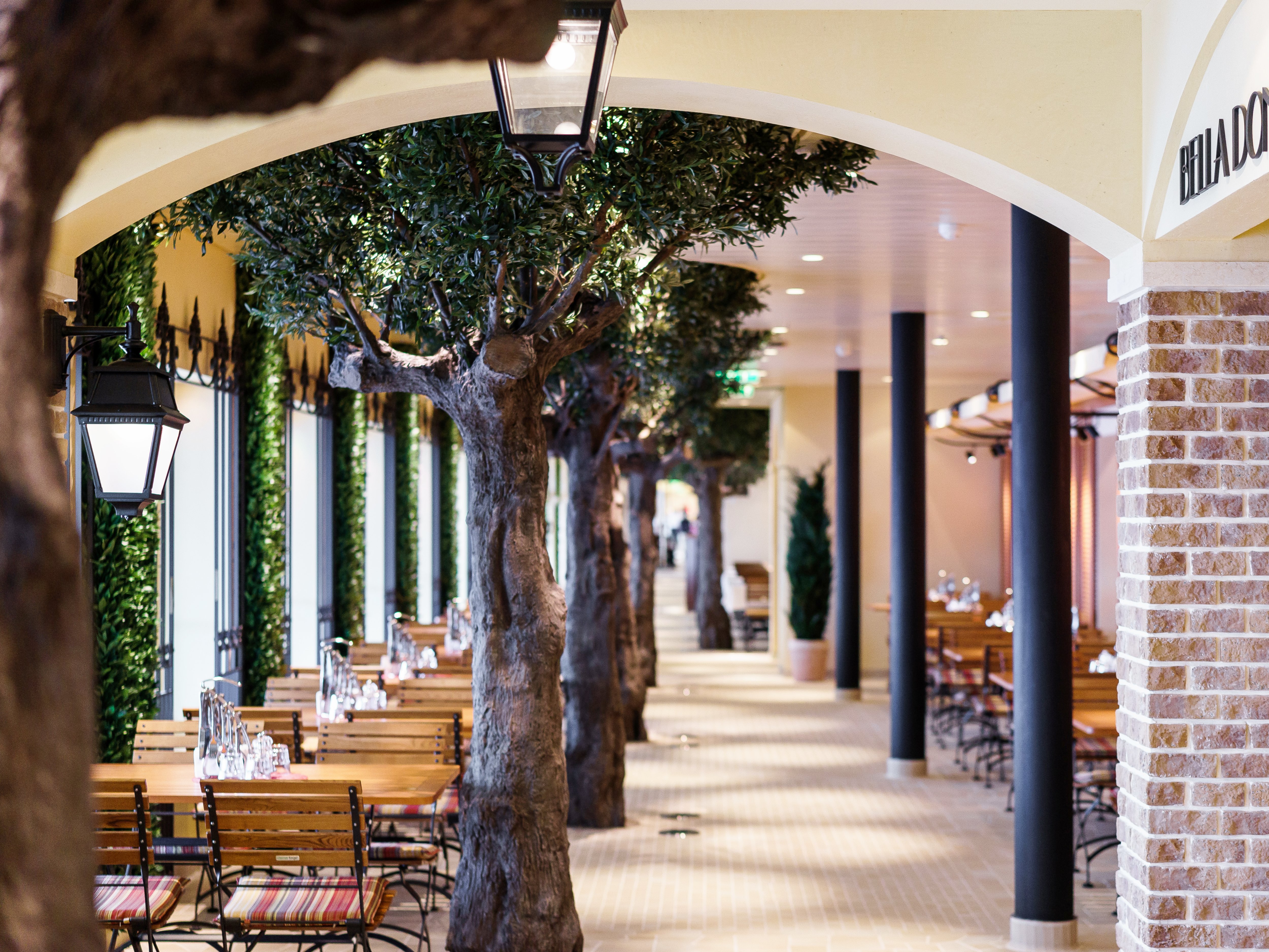 Durchgang im Bella Dona Restaurant