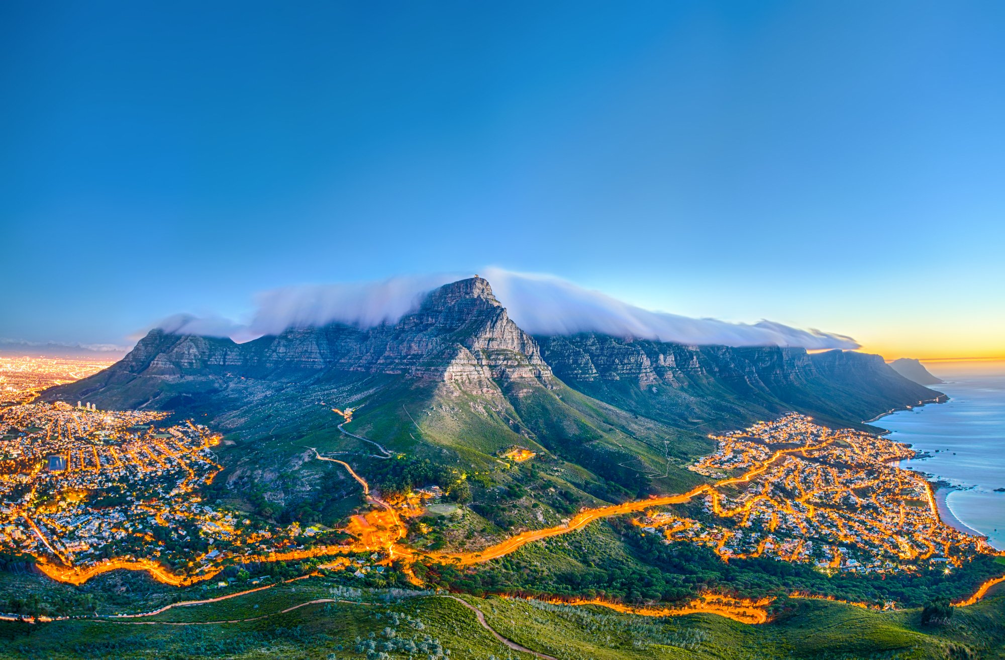 Silhouette von Kapstadt mit Tafelberg