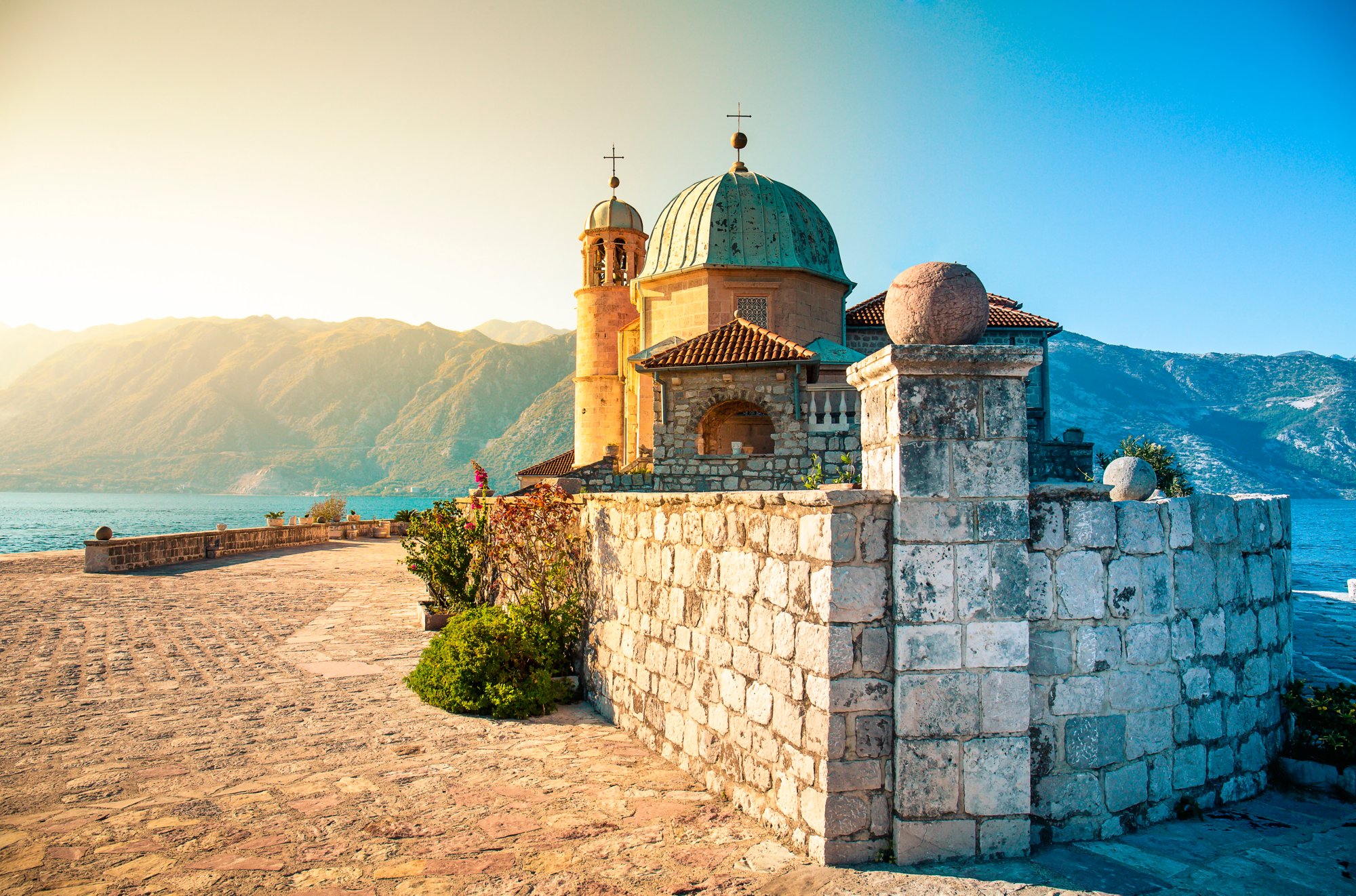 Gospa od Škrpjela, eine Insel in der Bucht von Kotor in Montenegro.​