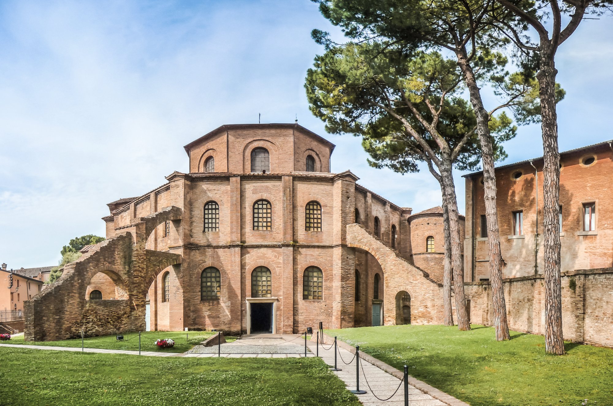 Blick auf die Basilica di San Vitale in Ravenna.