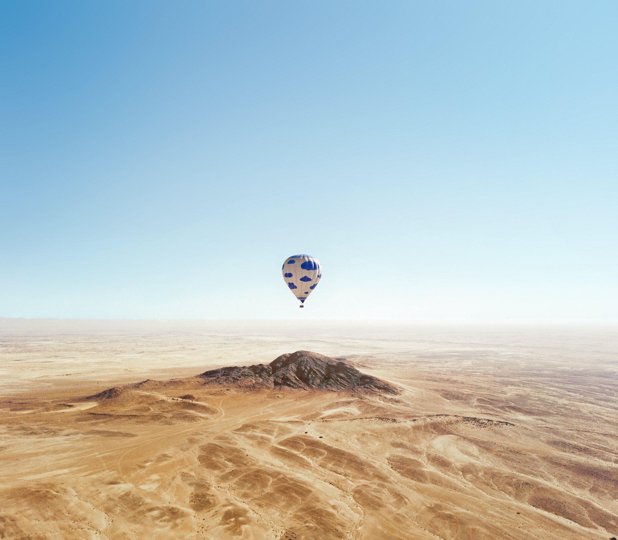 Heißluftballon in Wüste