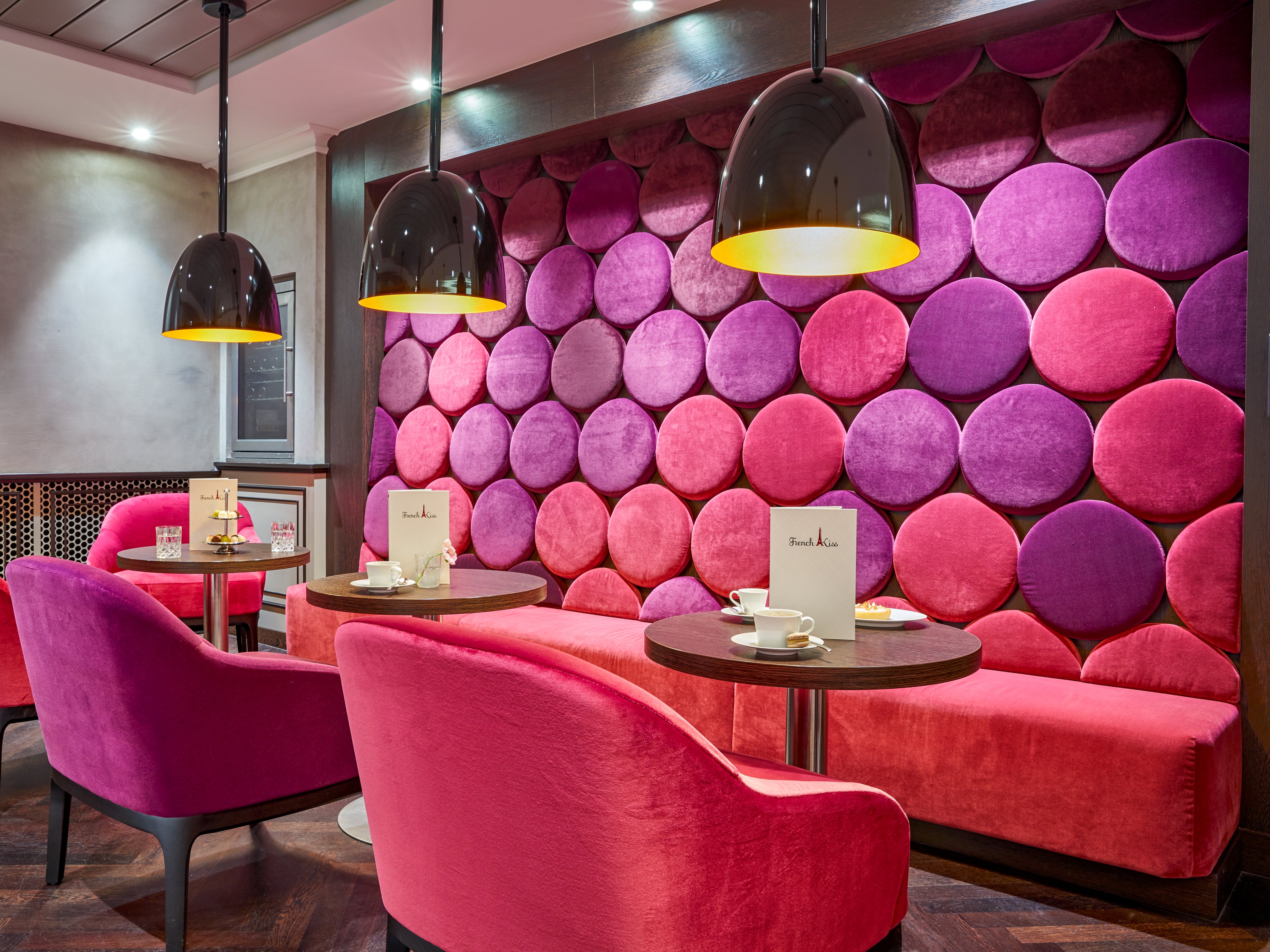 Sitzbereich in der French Kiss Bar