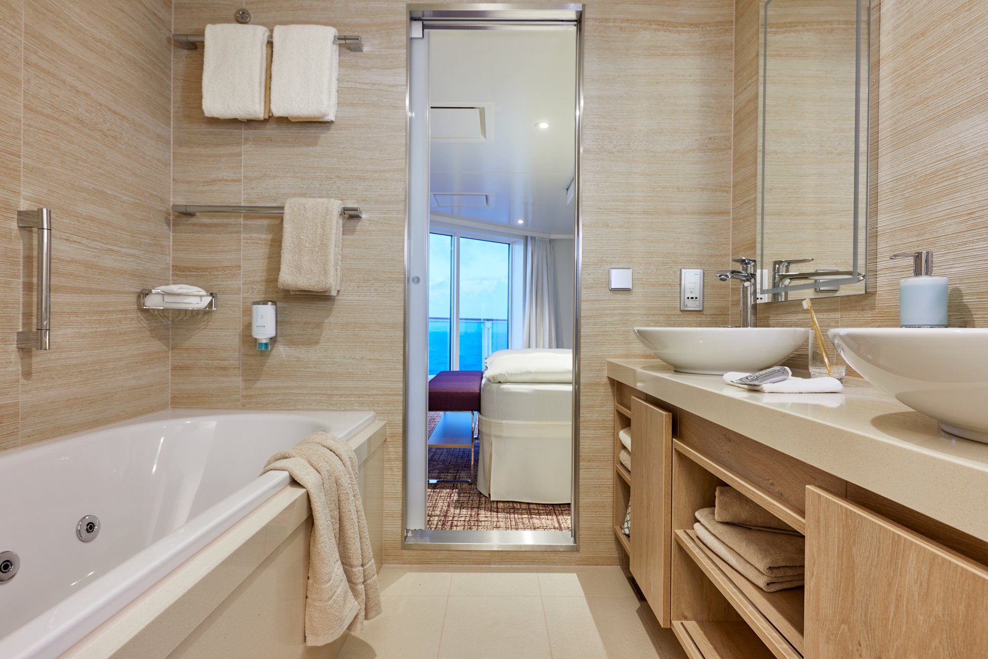Bad in der Premium Suite auf AIDAnova