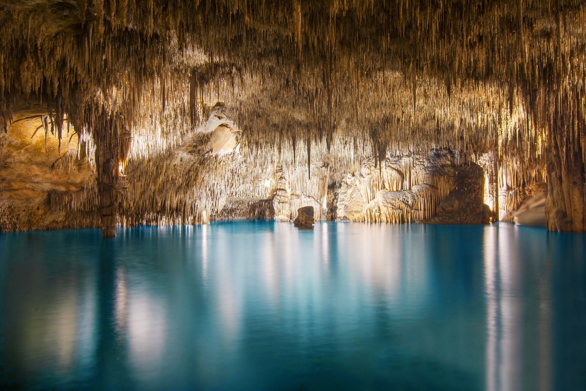 Underground lake in Dragon cave (Cuevas del Drach), Porto Cristo, Mallorca, Spain
