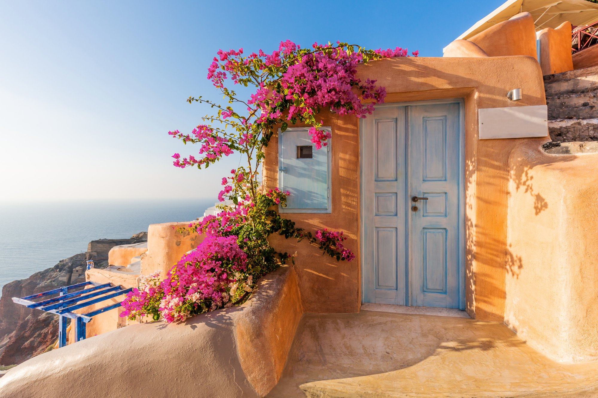 Santorini Tür mit Blumen 