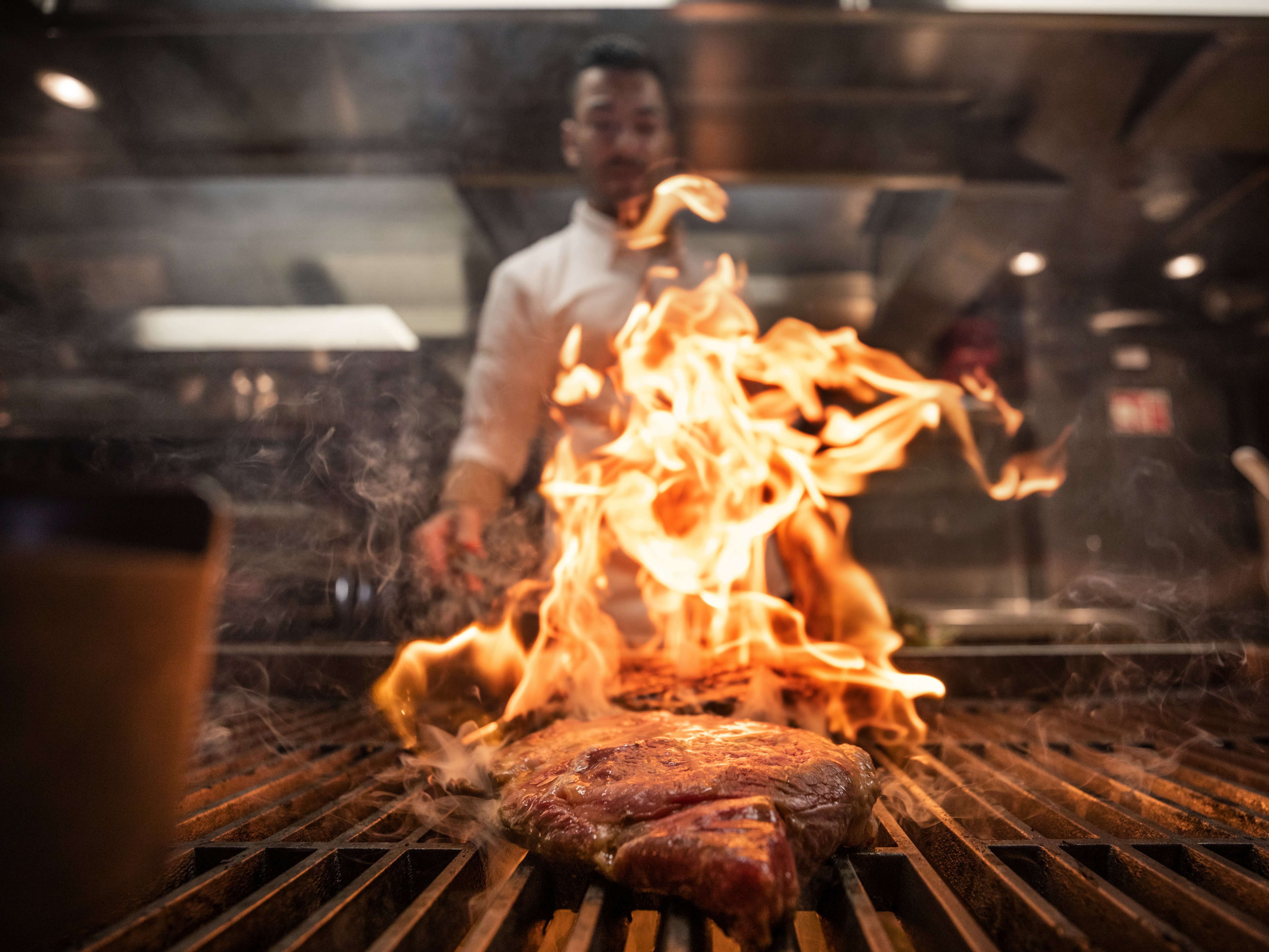 Steak Zubereitung im Churrascaria Steakhouse