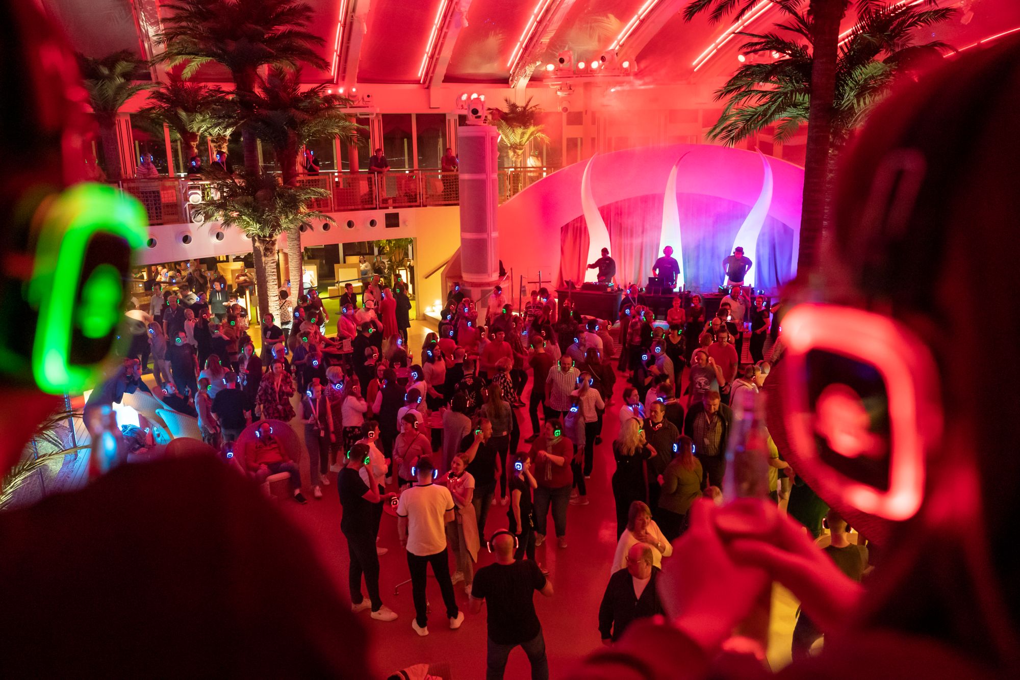 Silent Disco Party im Beach Club