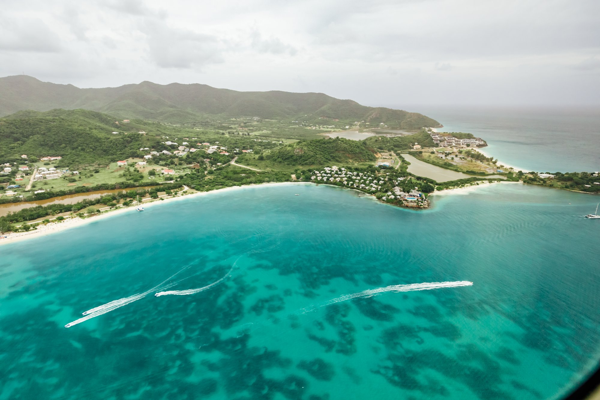 ANT29A Antigua aus der Vogelperspektive, Helikopterflug, St. John’s, Antigua, AIDA, AIDAluna, Karibik, Kreuzschifffahrt

Fotograf: Thomas Roetting