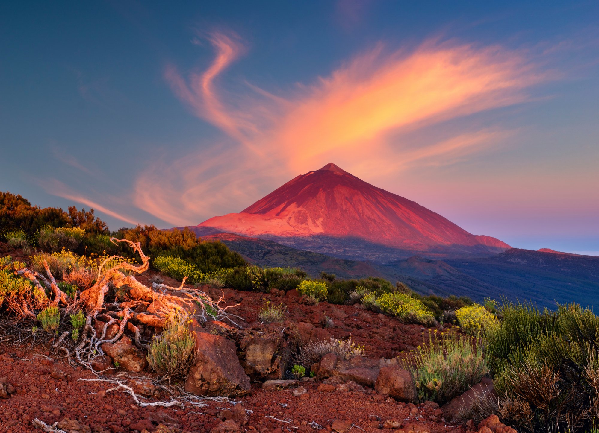 Teide Vulkan auf Teneriffa beim Sonnenaufgang 