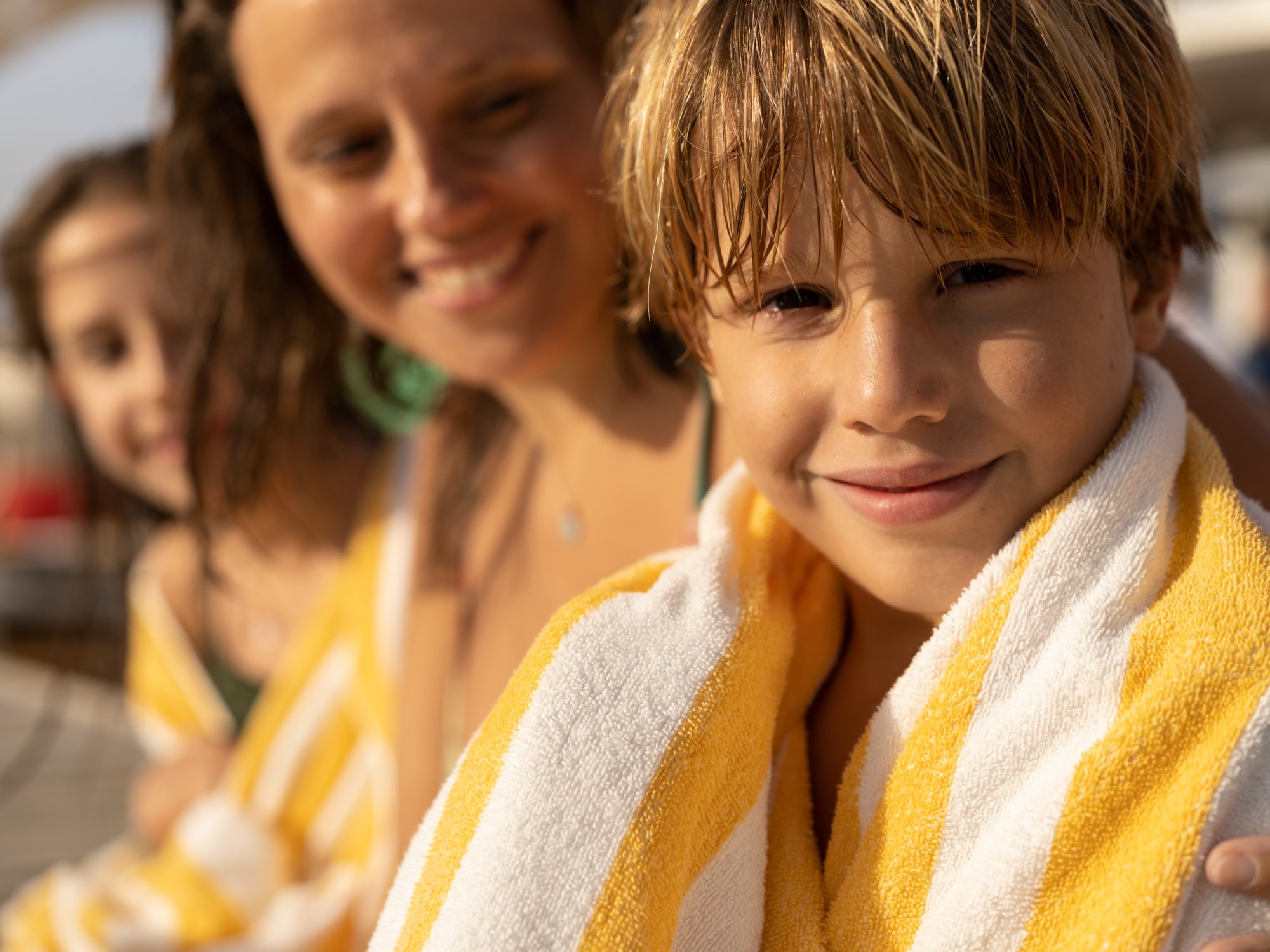 Familie im Pool auf Familienkreuzfahrt