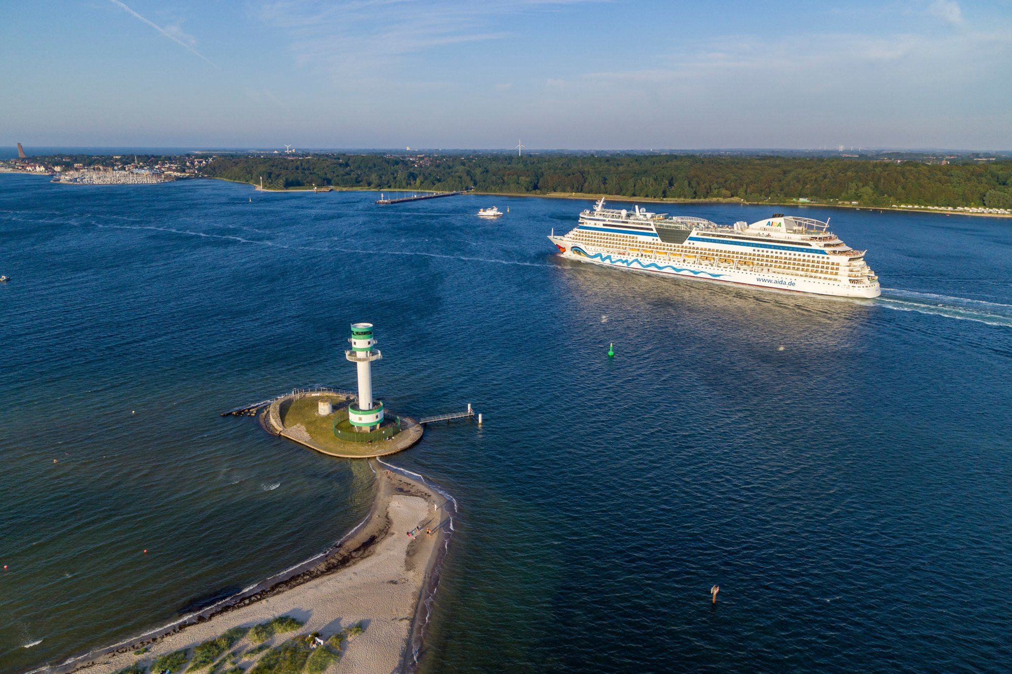 AIDA Cruises eröffnet Saison in Kiel mit AIDAluna