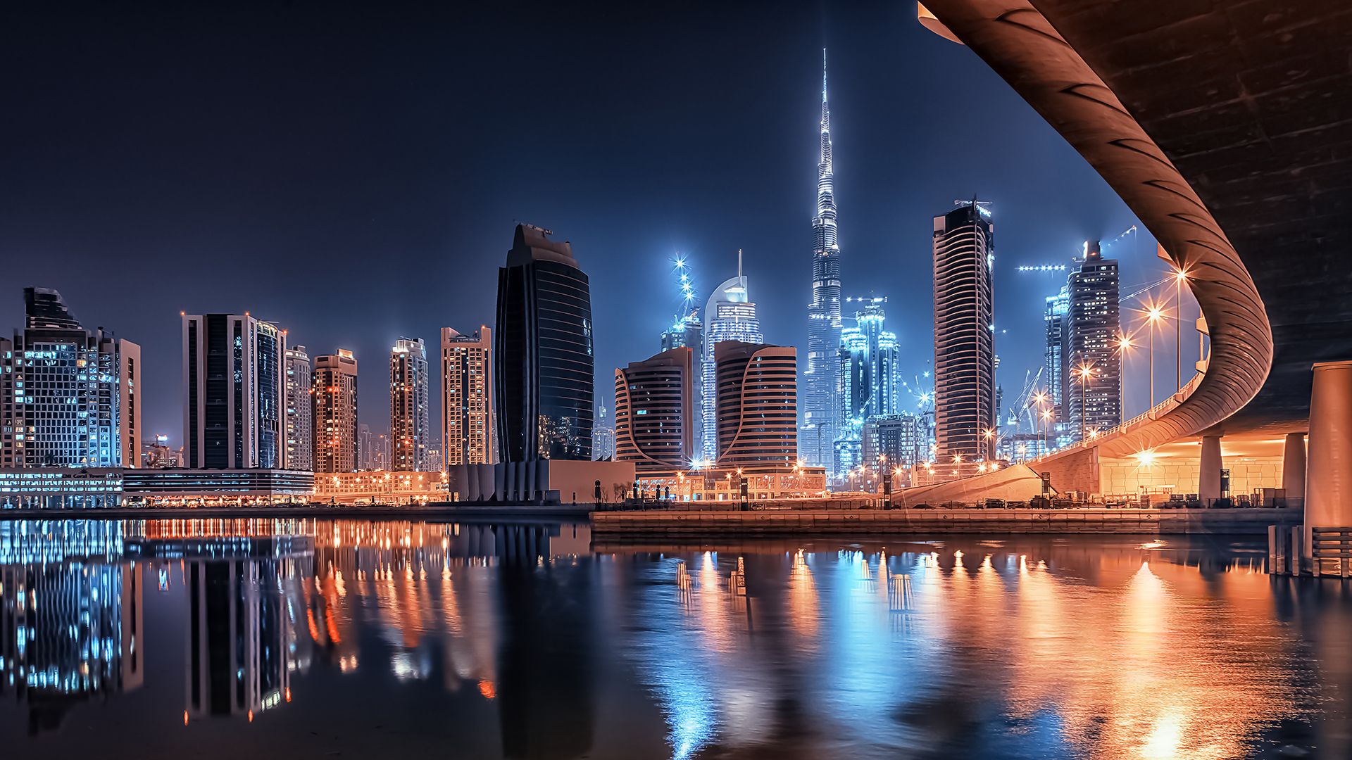 Hop-on-hop-off-Bus Dubai – Nachtglanz der Skyline