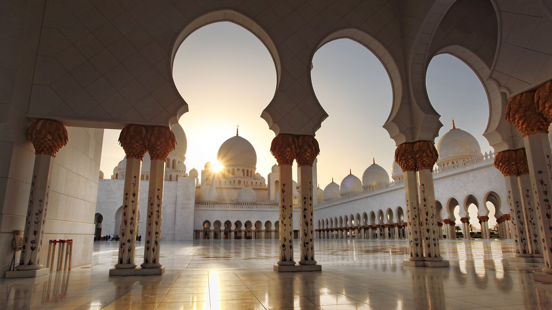 Dubai & Abu Dhabi per Bus – 40 Stopps