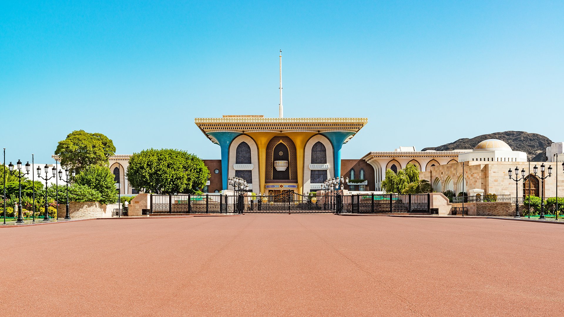 Al Alam Palace in Muscat, Oman. It was built in 1972. Al Alam means The Flag in Arabic.