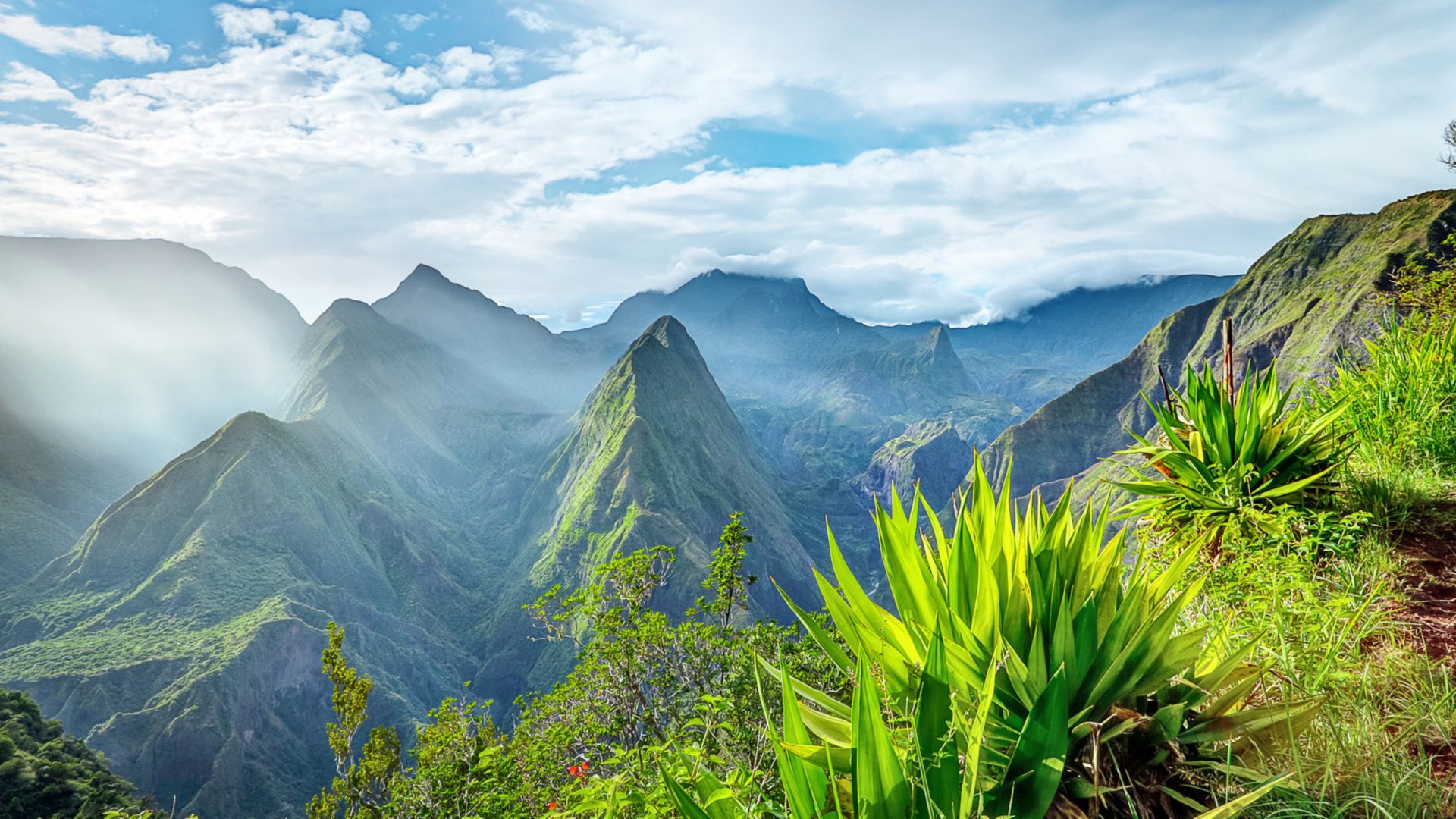 Ausblick vom Piton Maïdo und das älteste Dorf Saint-Paul