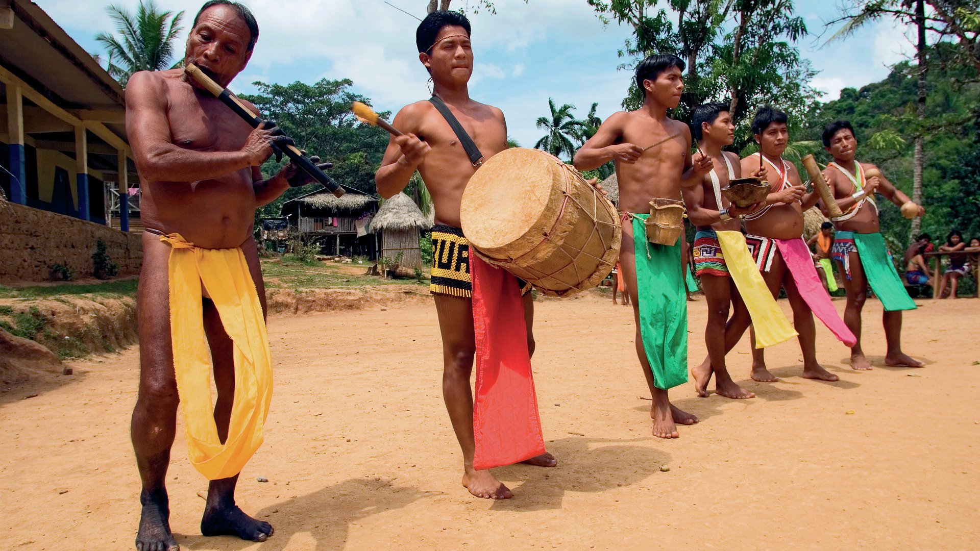 A9NHHA embera village charges river panama