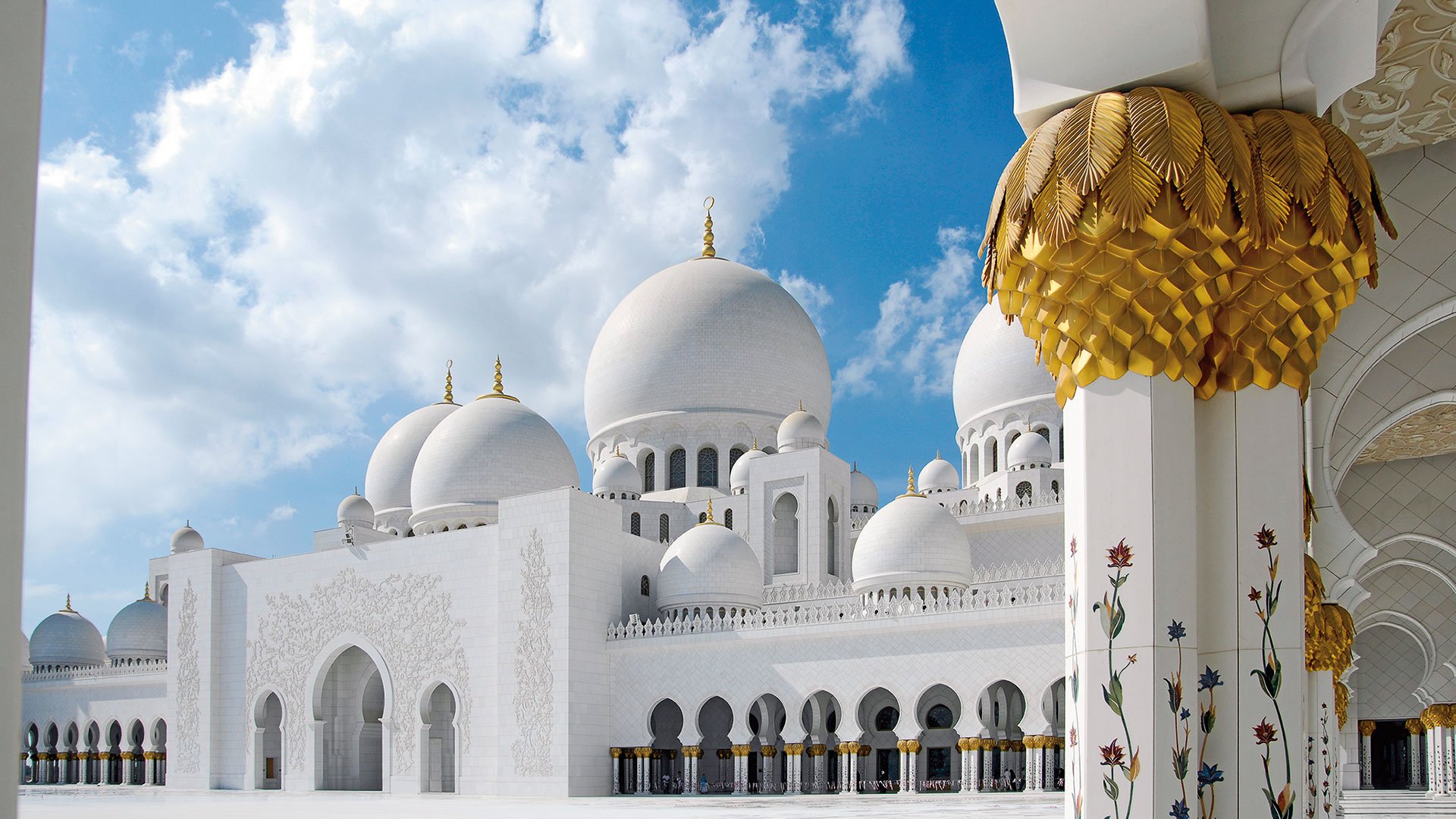 Abu Dhabis Highlights: Große Moschee, Louvre und Emirates Palace