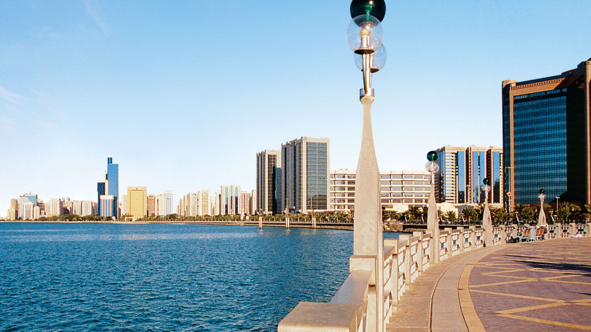 Hop-on-hop-off-Bus in Abu Dhabi (24h Ticket)