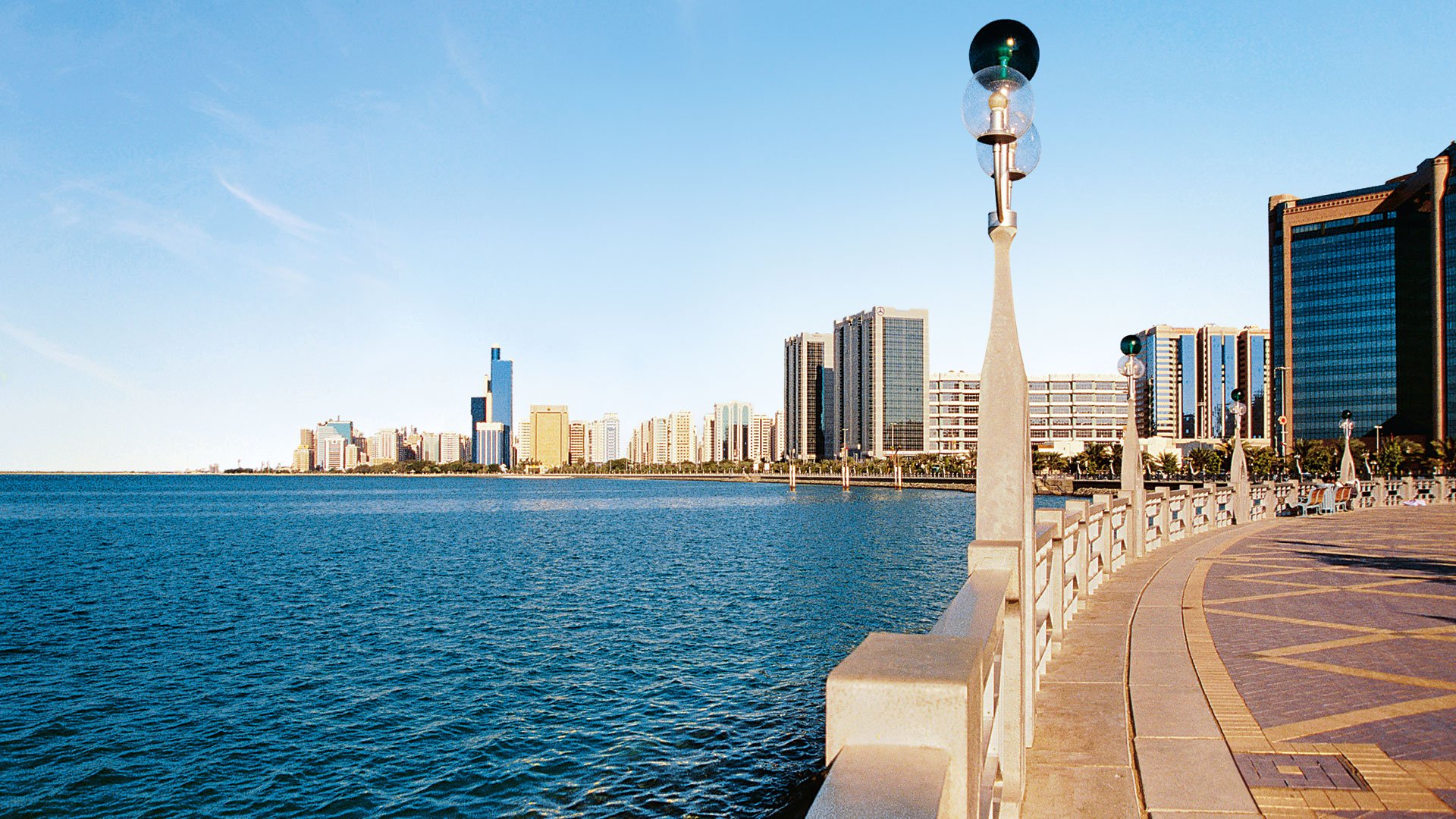 Hop-on-hop-off-Bus in Abu Dhabi und Dubai