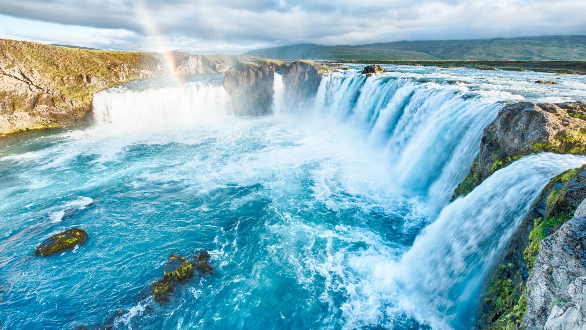 Godafoss is a very beautiful Icelandic waterfall. It is located on the North of the island not far from the lake Myvatn and the Ring Road. 