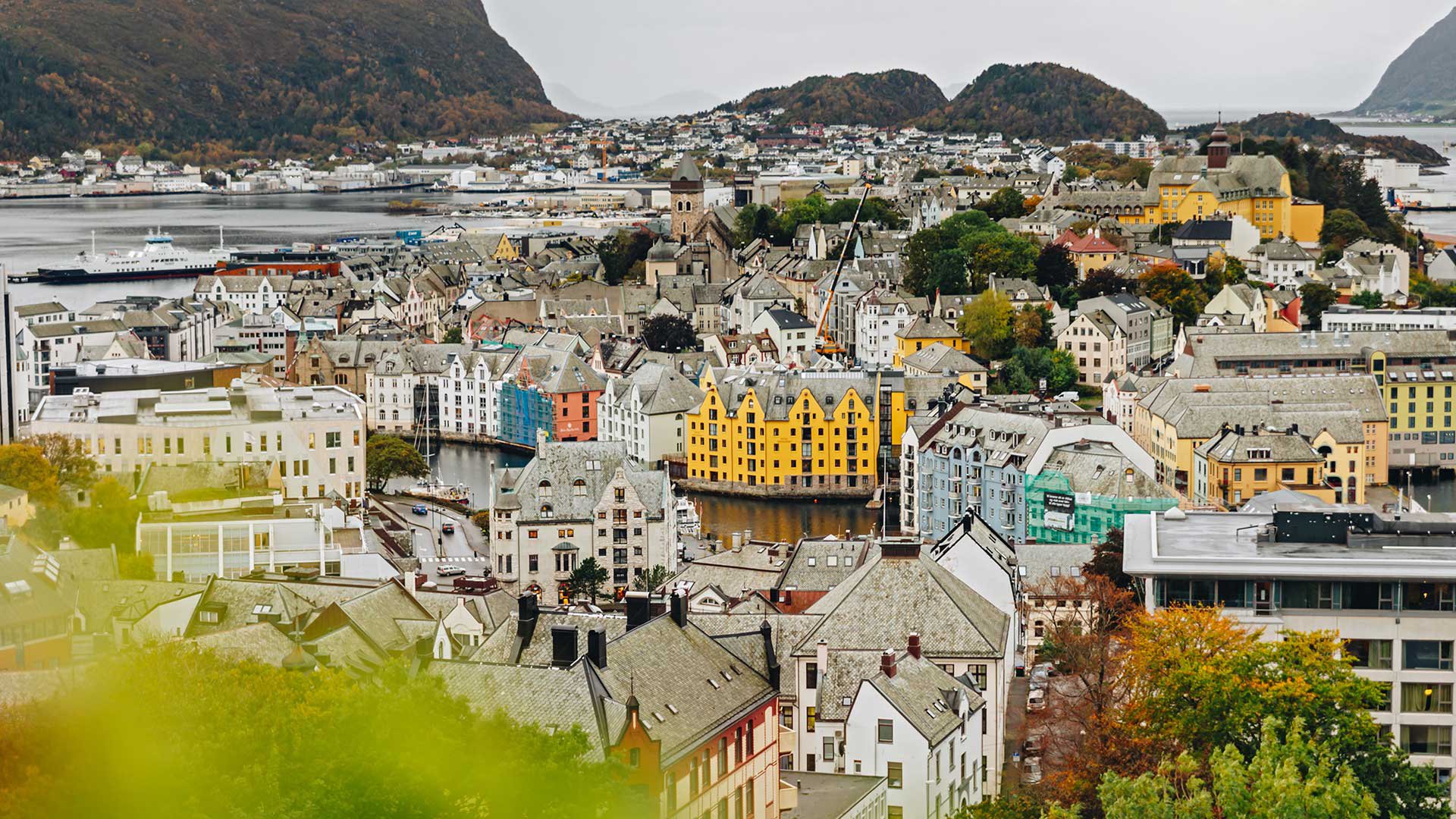 Hop-on-hop-off-Bus in Alesund