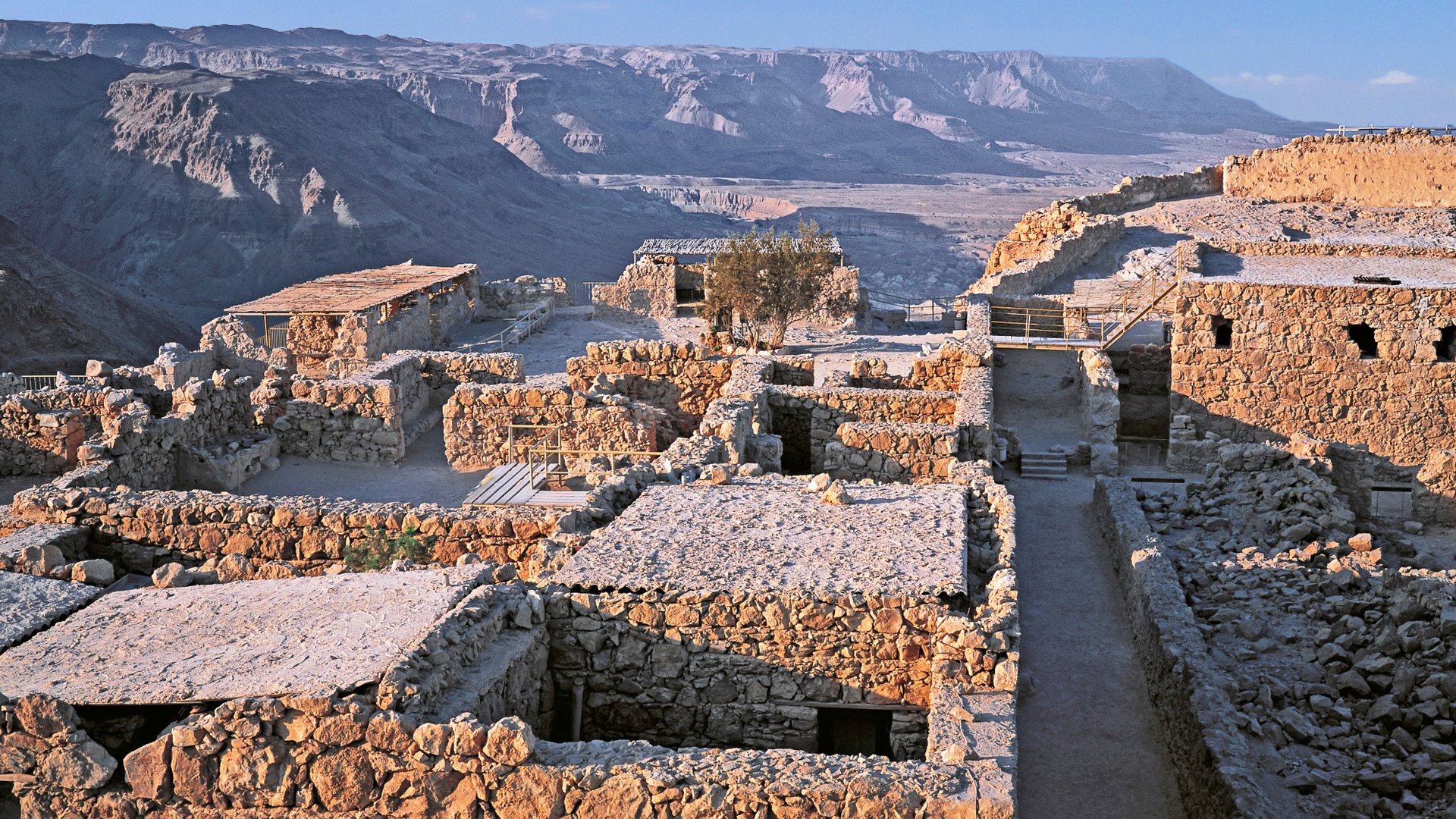 Israel, Jerusalem, Masada fortress and surrounding desert, elevated view
