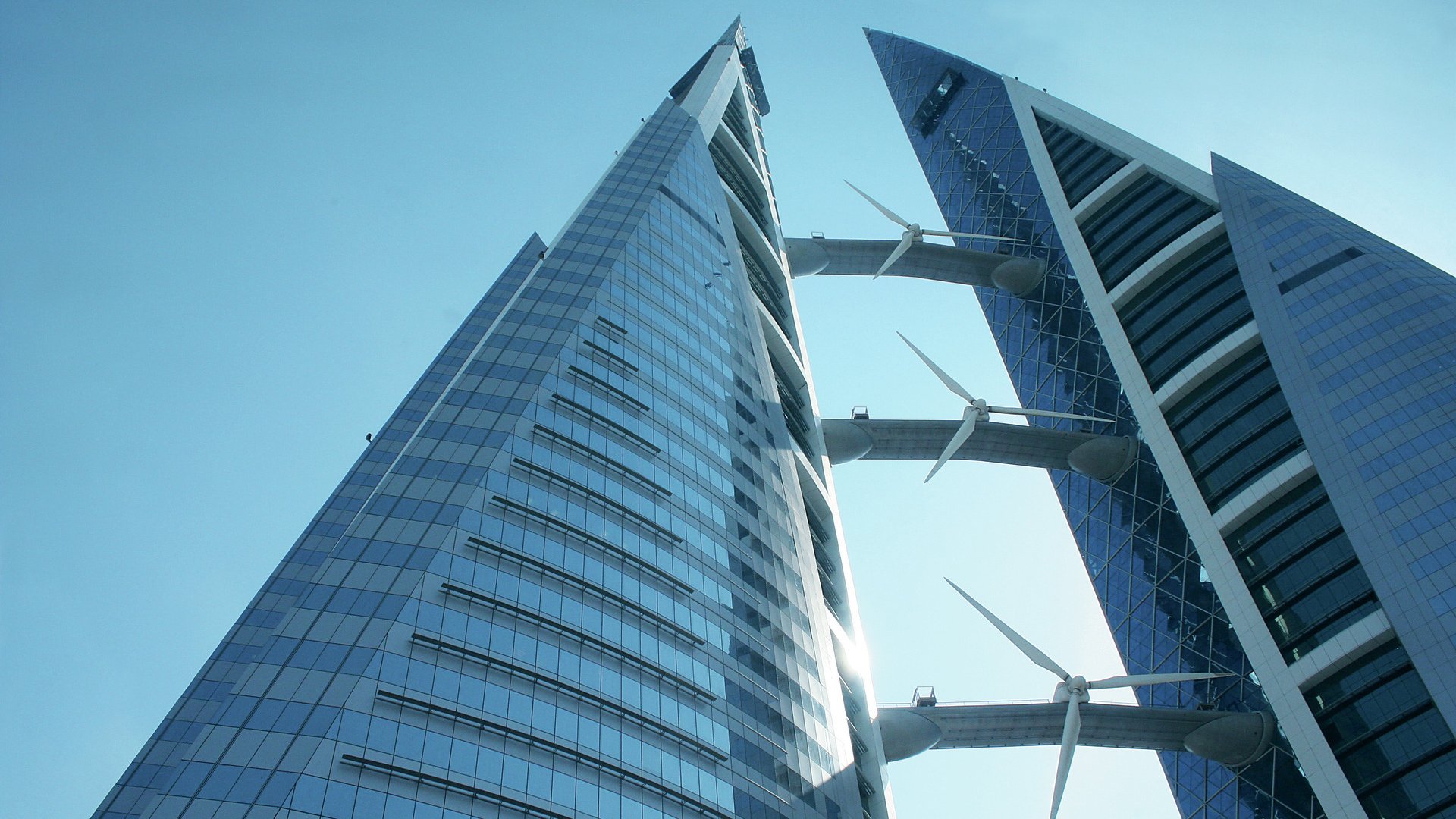 Bahrain: Schwarzes Gold und Wüstenschiff