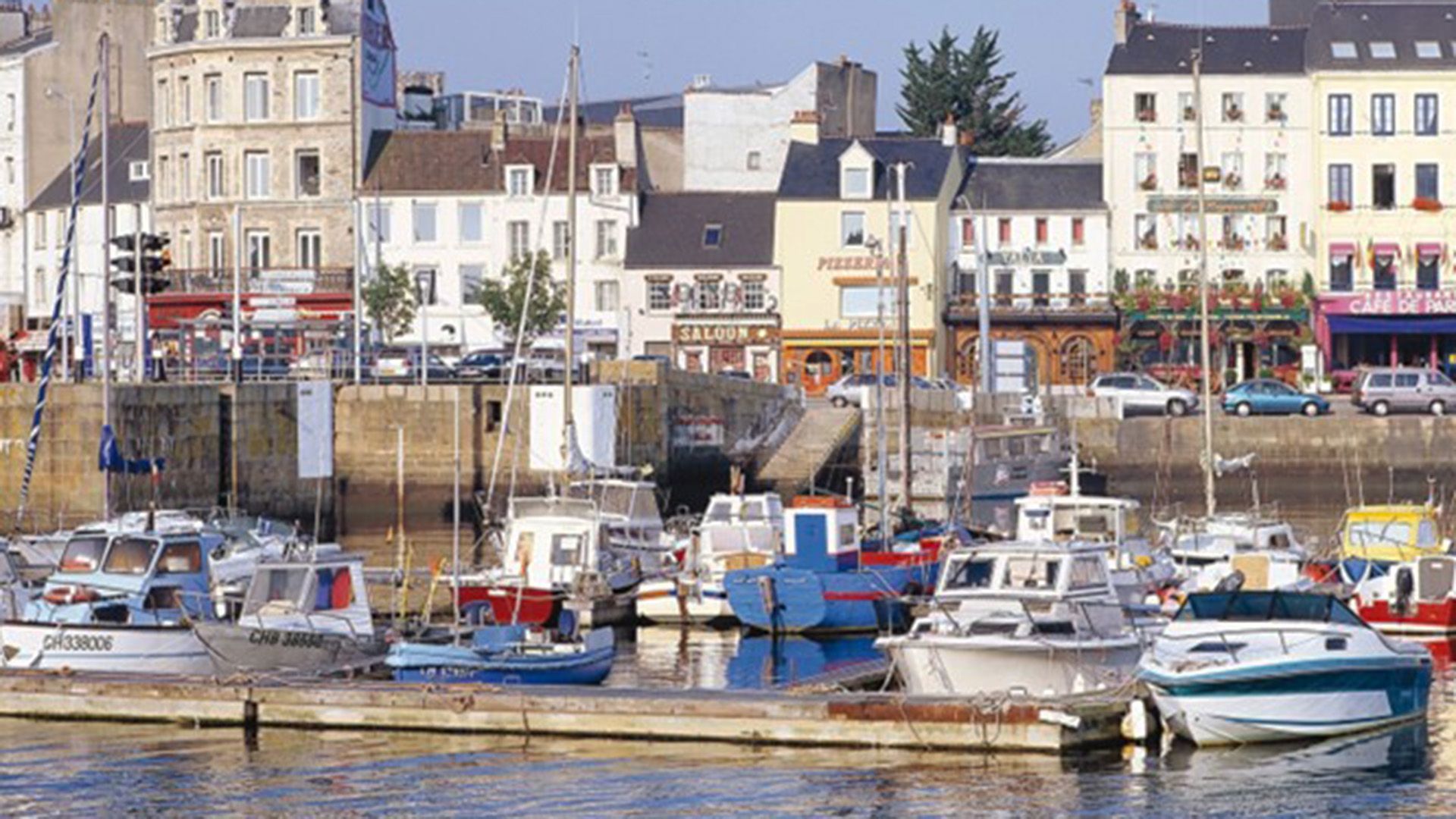 Komm an Land: Cherbourg zu Fuß erkunden