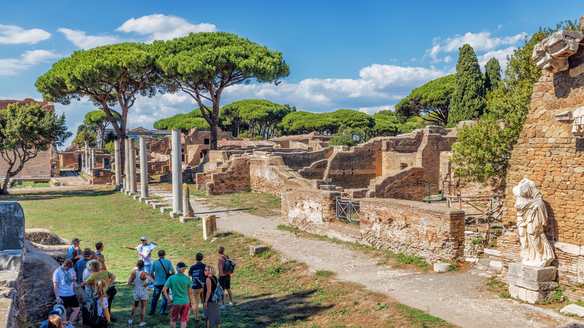 AIDA, AIDAcosma, Reise Mediterrane Schaetze, Ausflug von Italien, Civitaveccia nach Ostia bei Rom, CIV19, Weltkulturerbe, Antike Hafenstadt Ostia Antica mit Fuehrung

Fotograf: Thomas Roetting