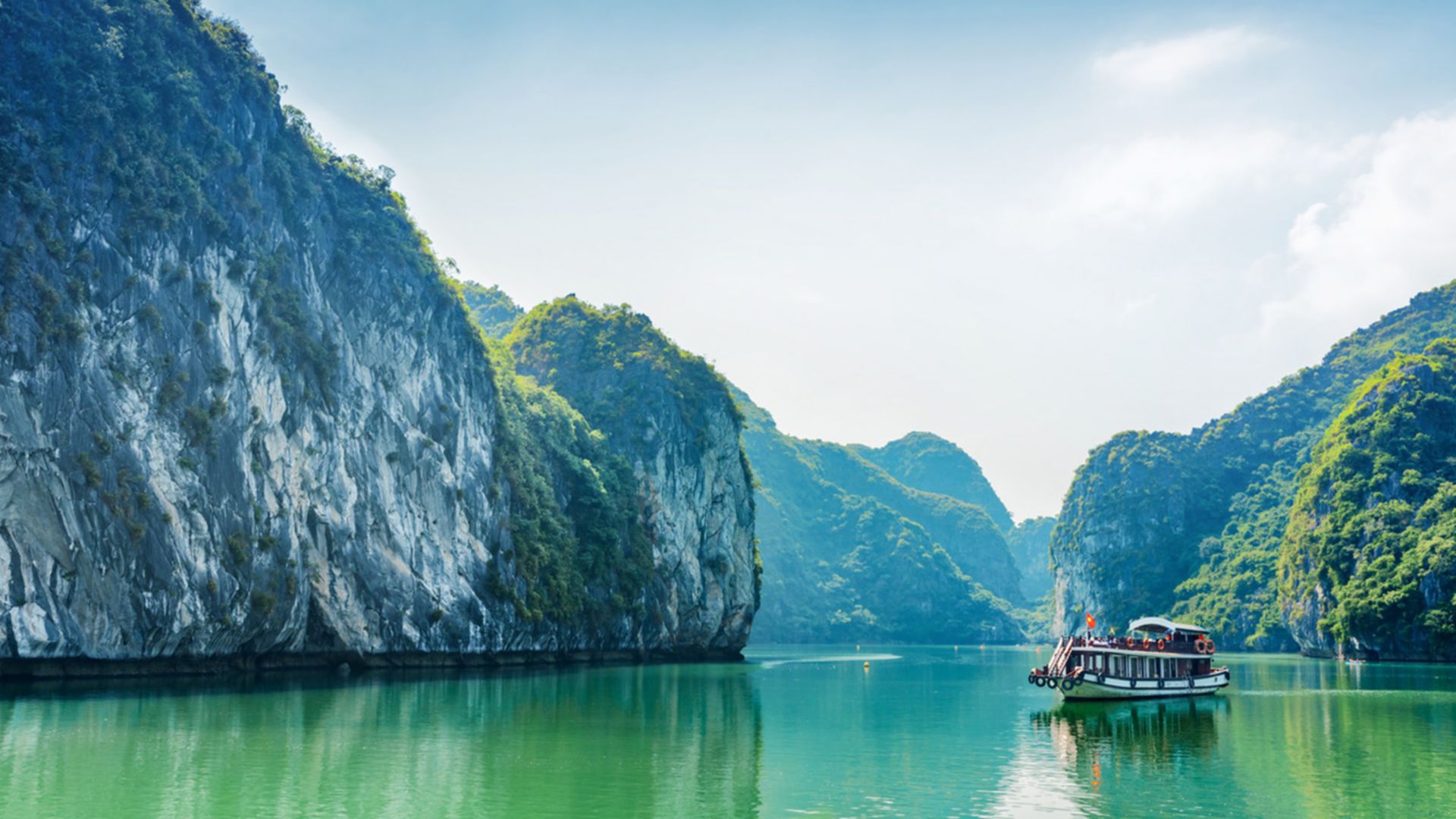 Bootsfahrt in der Halong Bucht und faszinierende Tropfsteinhöhle