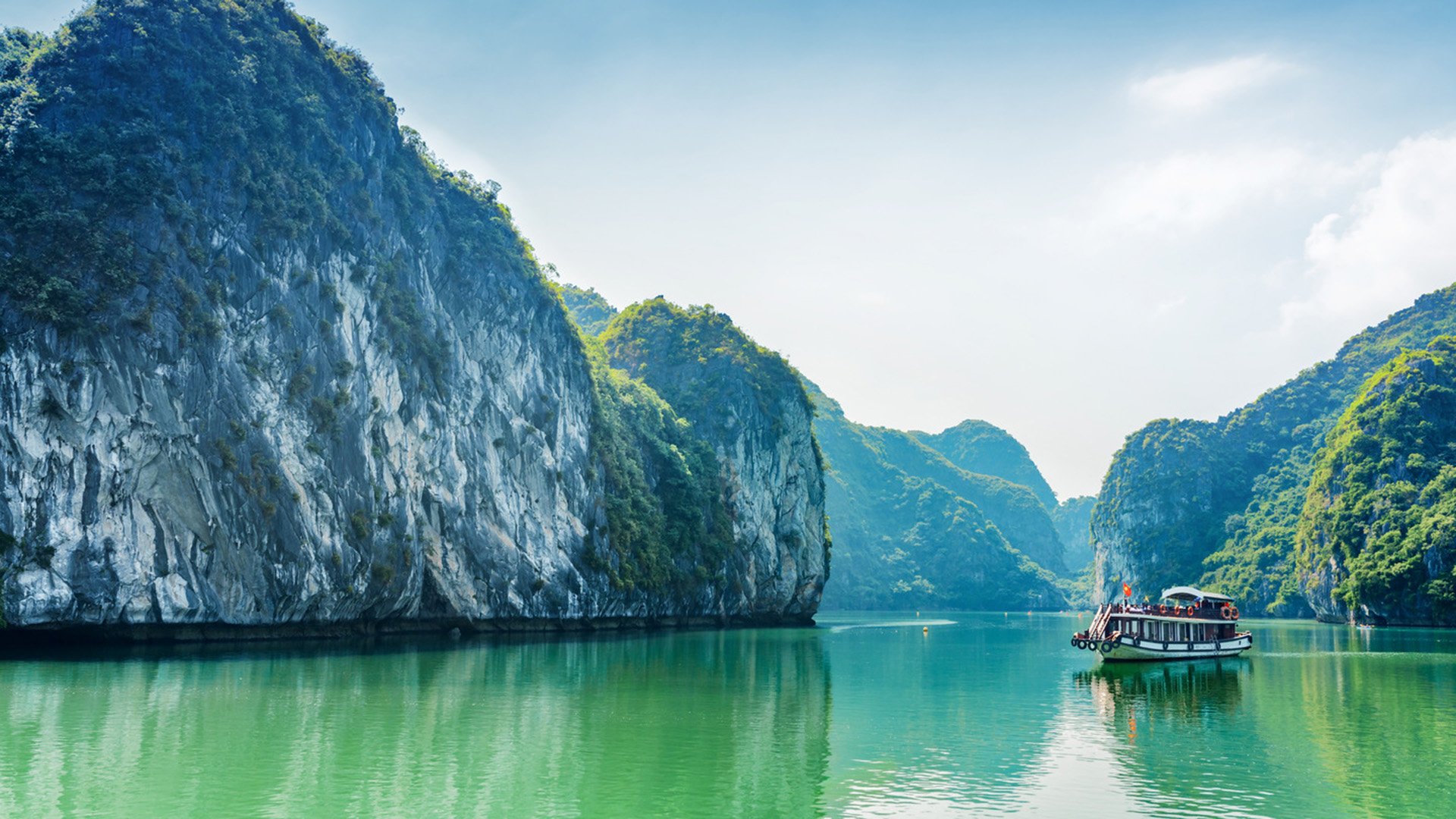 Bootsfahrt in der Halong Bucht und faszinierende Tropfsteinhöhle