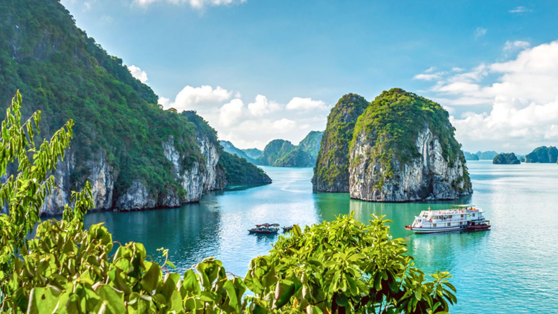 Halong-Bucht zu Wasser und zu Land
