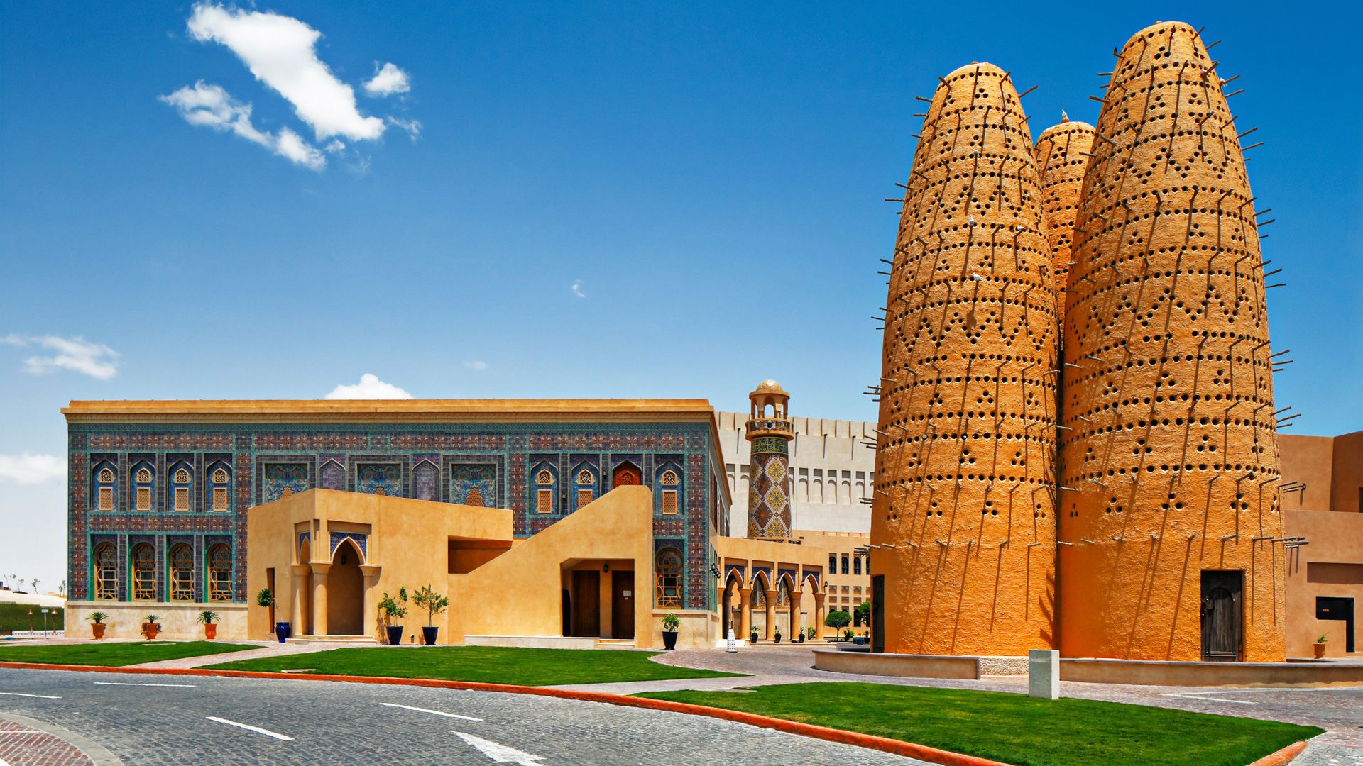 Katara Cultural Village und die Rose in der Wüste