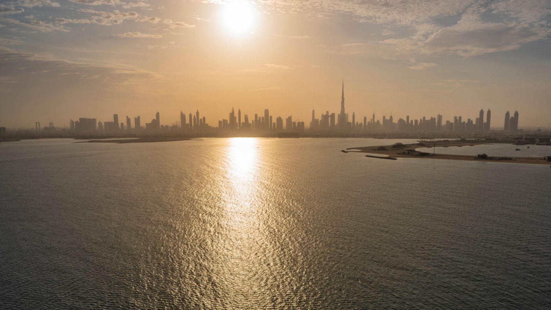 Dubai Marina per Yacht – Abendrot am Burj Al Arab