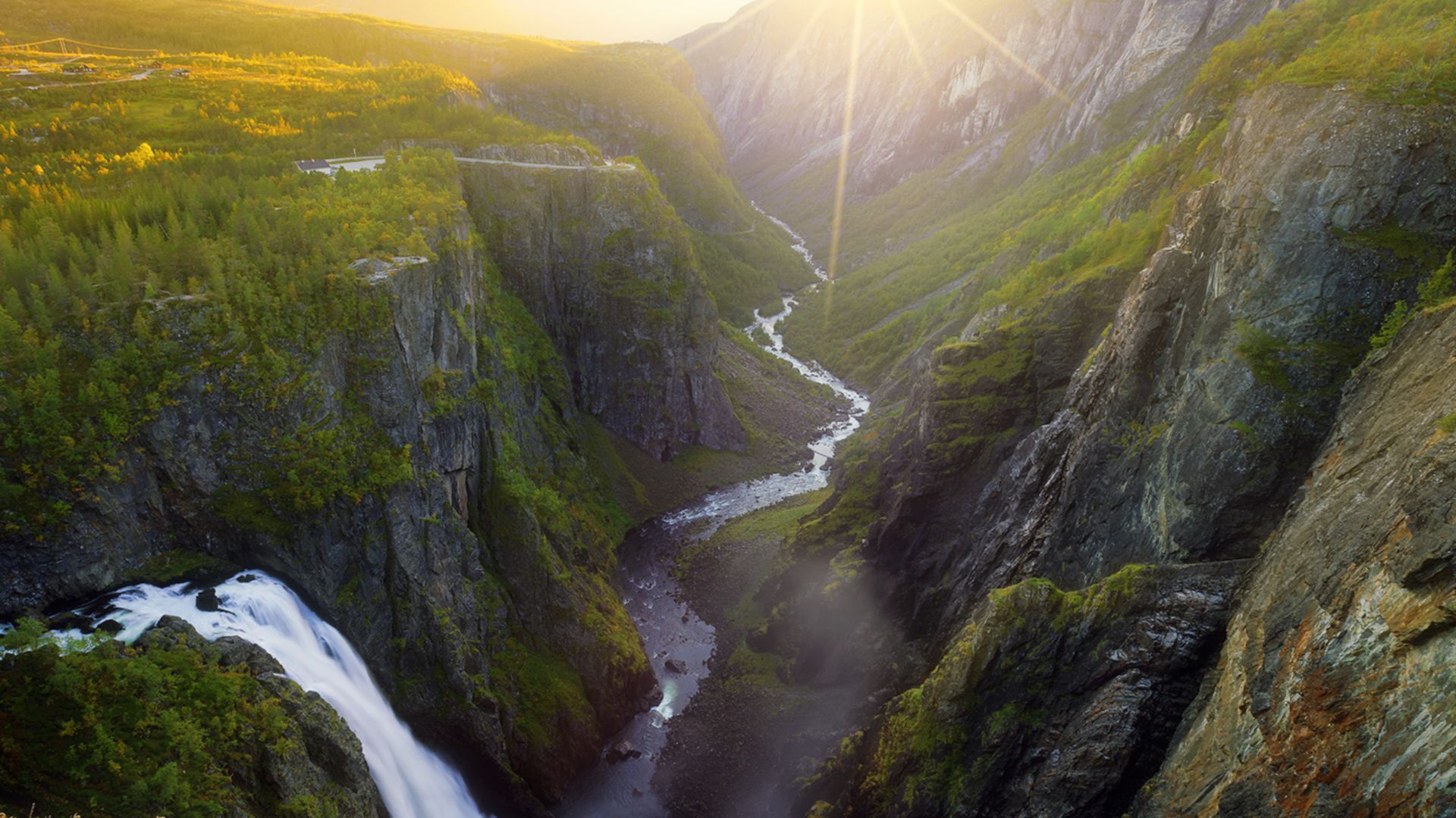 Mit dem Boot und Bus zum Vøringsfossen Wasserfall