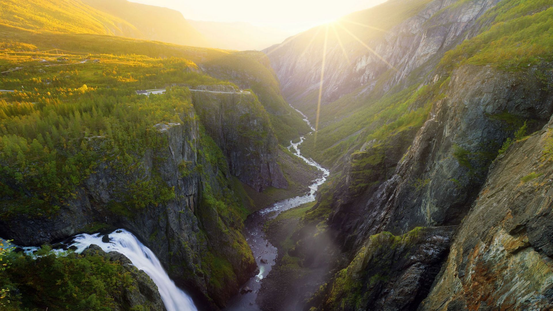 Panorama des Måbø-Tal und Wasserfall Vøringsfossen