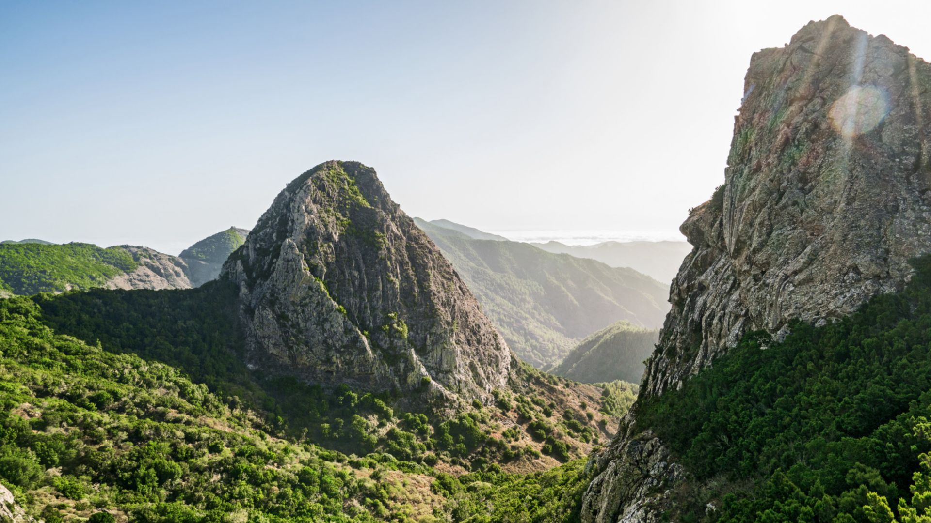 Felsen, Töpferdorf und Terrassen im Valle Gran Rey