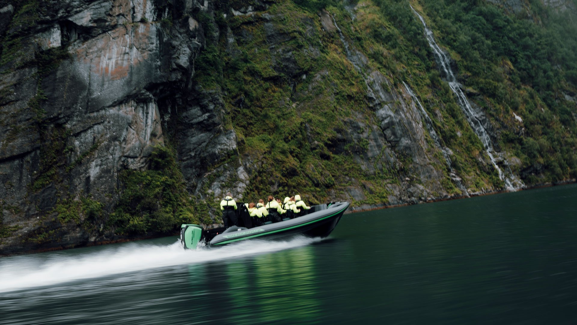 Rasante Fahrt vor Haugesunds Küstenlinie