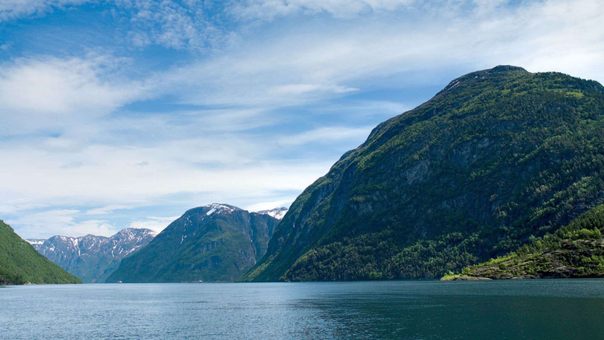 Landschaftsfahrt und Wasserfallwanderung in Nordfjordeid